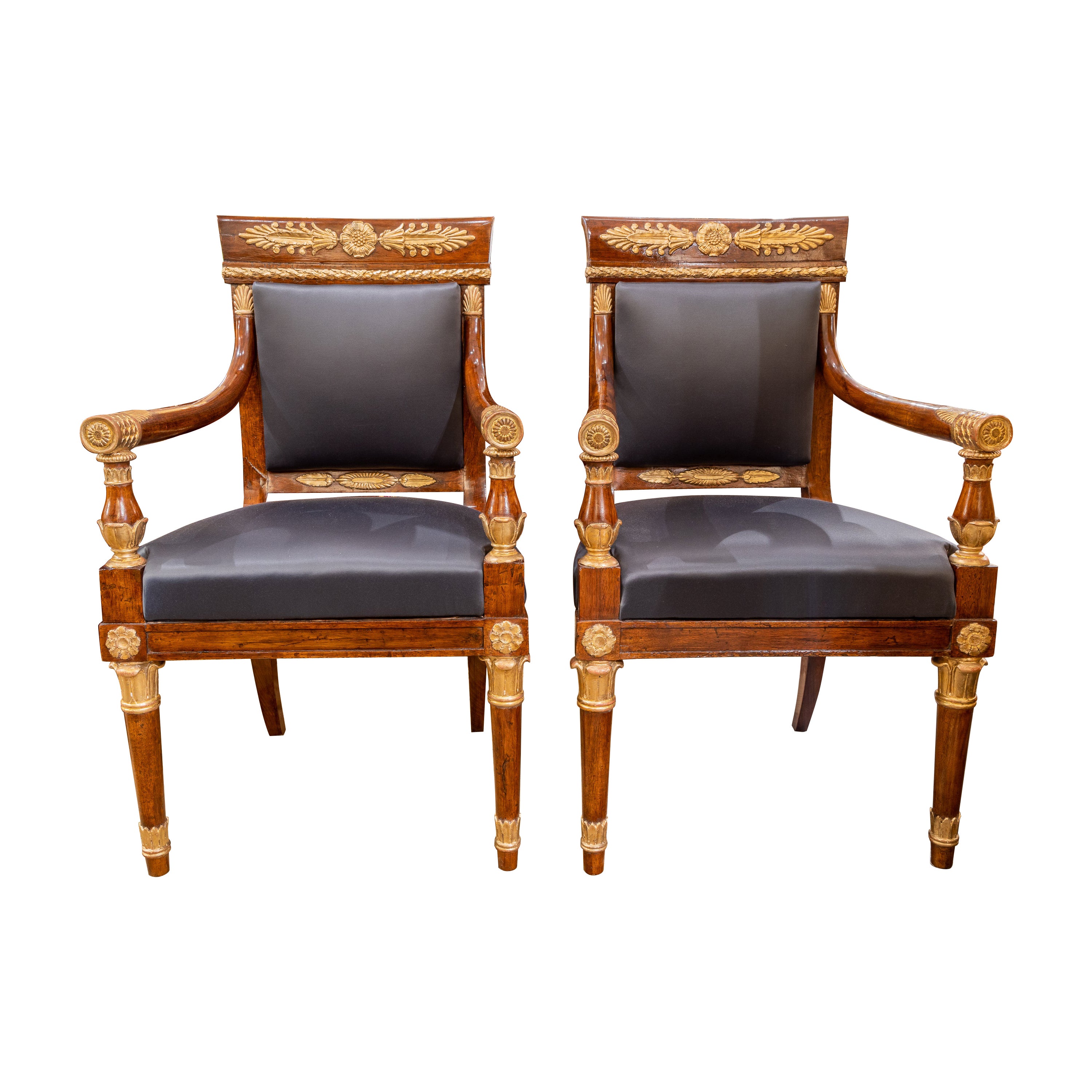 Très belle et rare paire de chaises de style Empire italien du début du XIXe siècle sculptées et dorées en vente