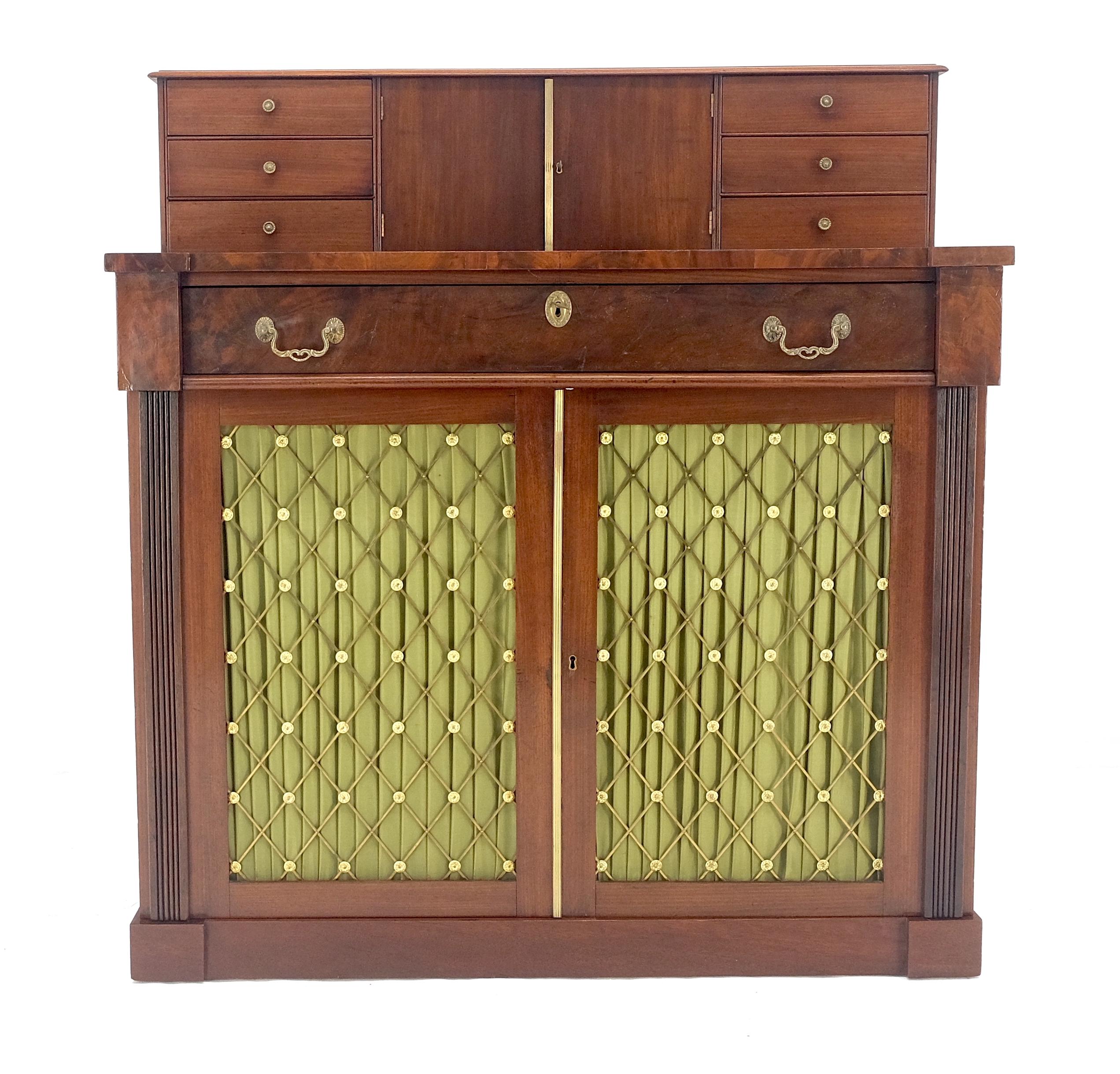 Molto bene l'antica cassettiera a coda di rondine con piano in pelle per la scrivania della segreteria in vendita 8
