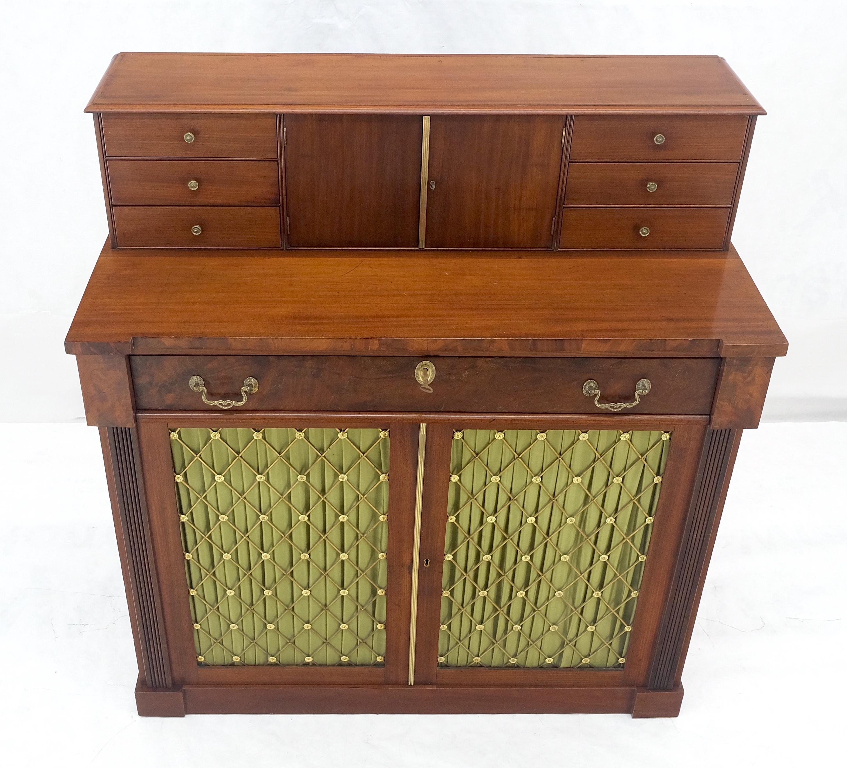 Molto bene l'antica cassettiera a coda di rondine con piano in pelle per la scrivania della segreteria in vendita 9