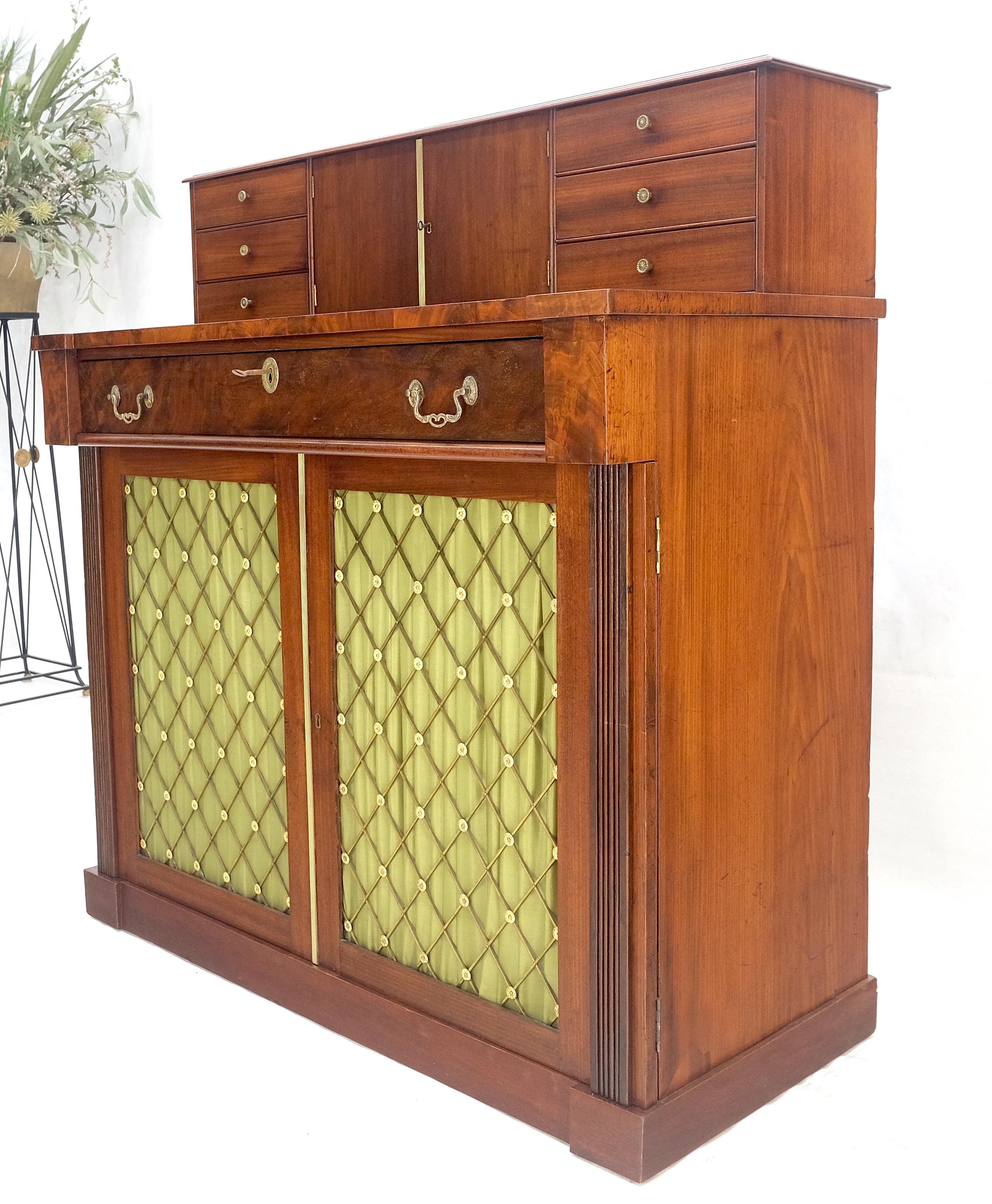 XX secolo Molto bene l'antica cassettiera a coda di rondine con piano in pelle per la scrivania della segreteria in vendita