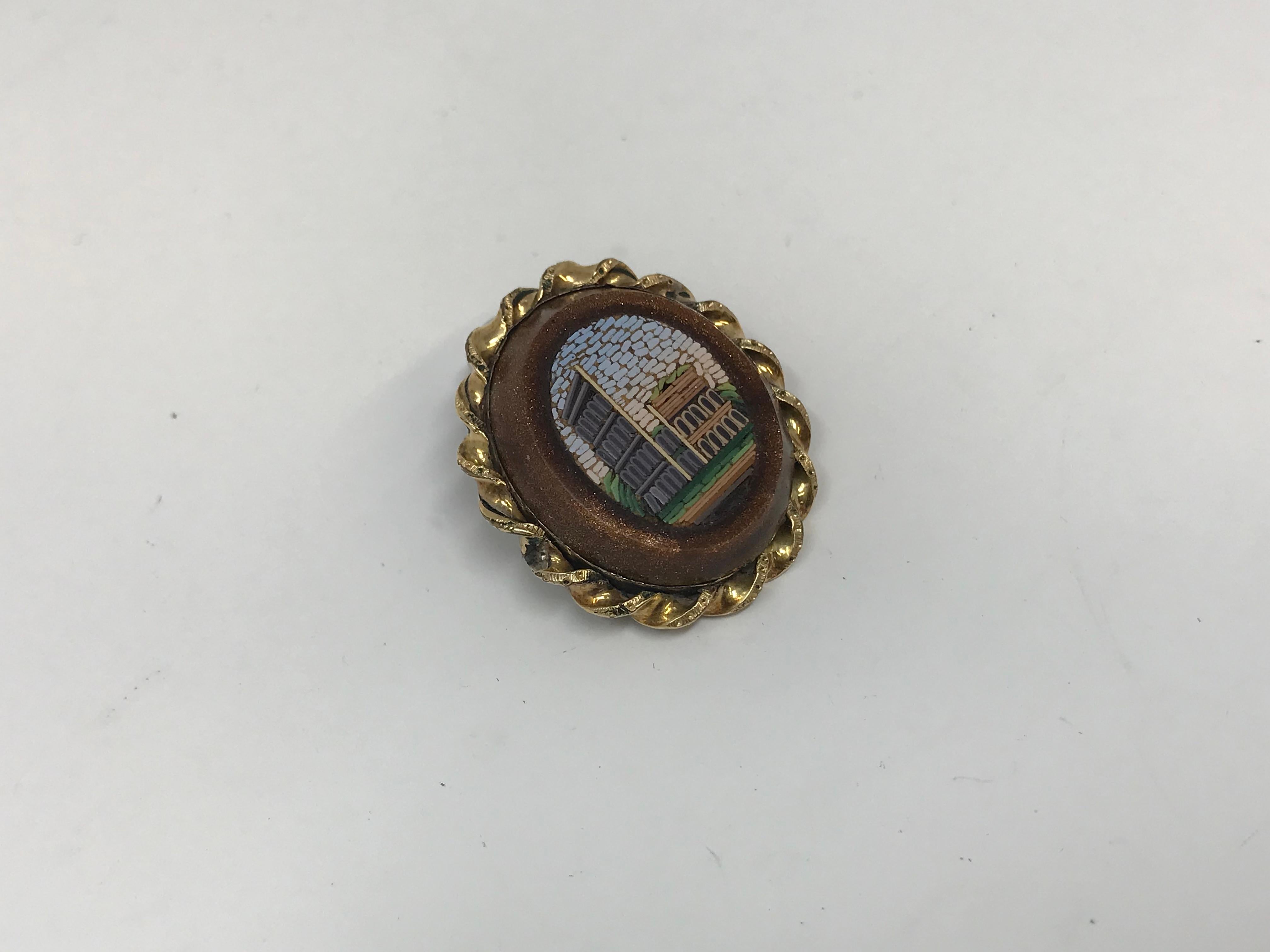  Very fine antique micro mosaic on gold stone base and gold-plated brooch mount. Measures 2.8cm x 2.5cm, stone measures 2.4cm x 2.1cm, in good condition, no missing tassel.