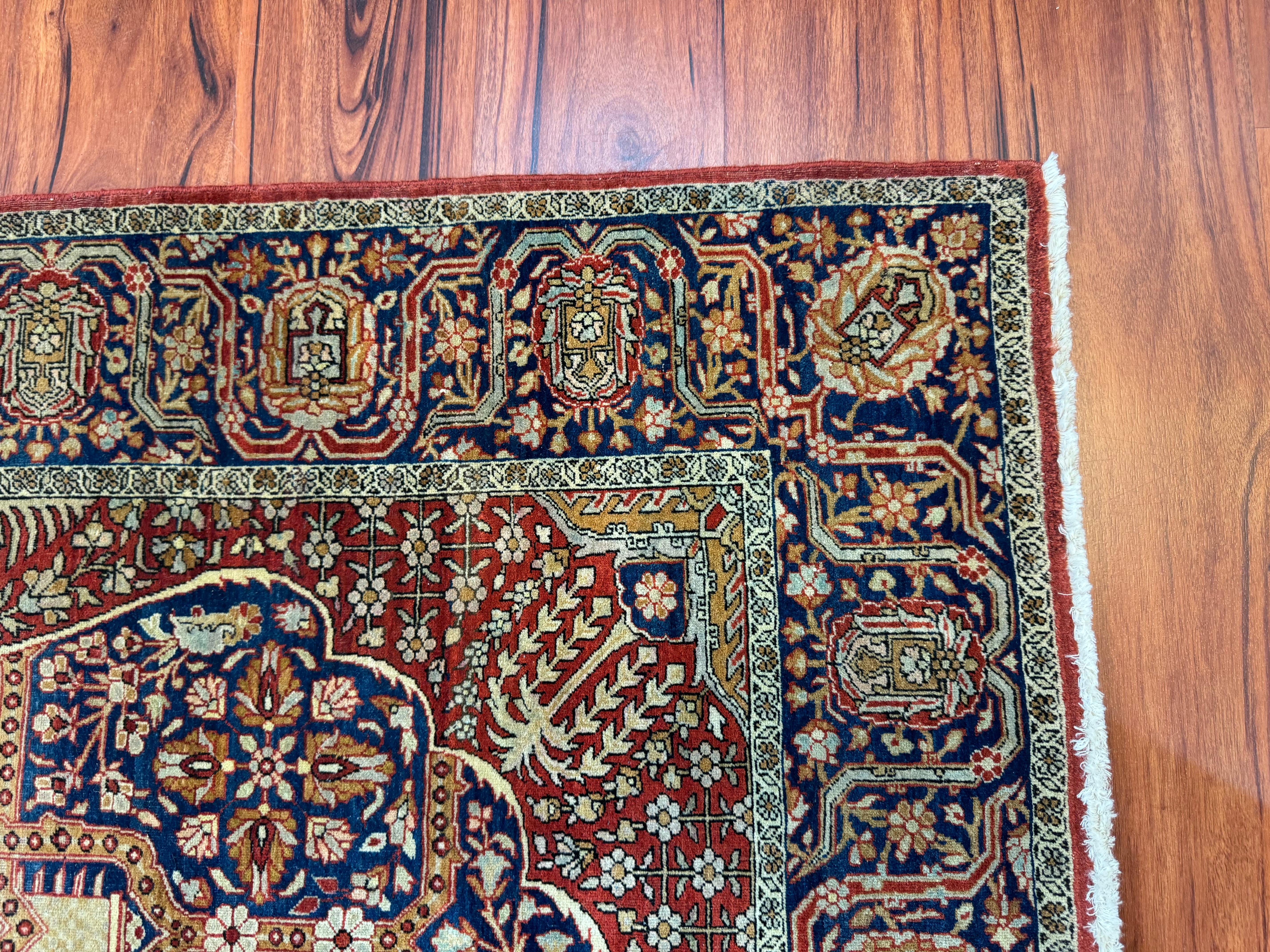 Very Fine Antique Persian Kashan Rug (Rare Design) In Excellent Condition For Sale In Gainesville, VA