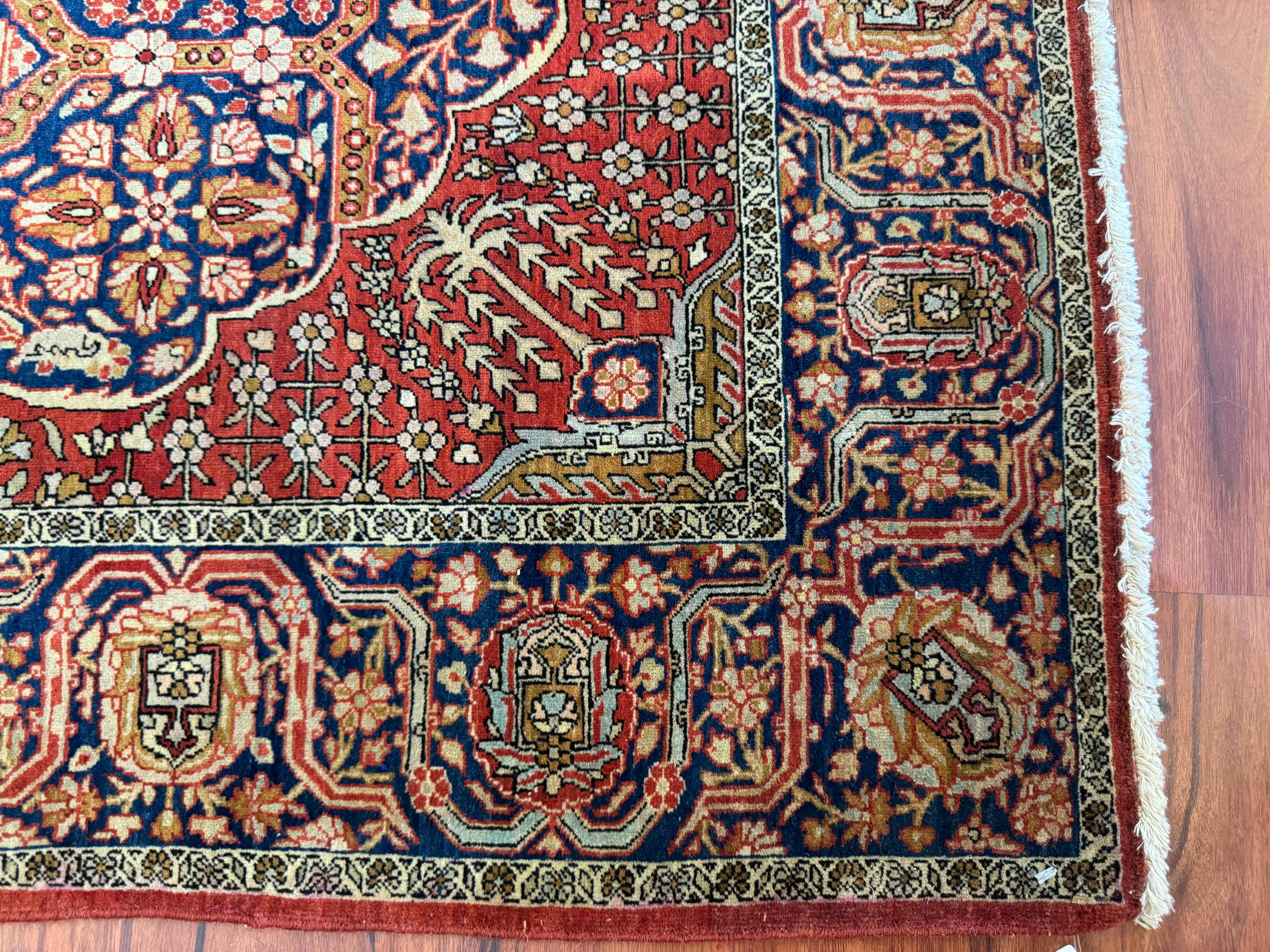 Very Fine Antique Persian Kashan Rug (Rare Design) For Sale 1