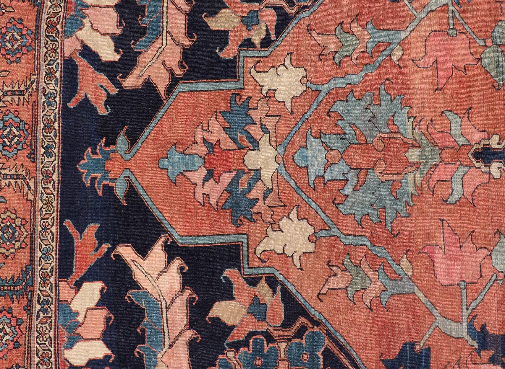 Fein gewebter antiker persischer Serapi-Teppich mit kühnem geometrischem Design im Angebot 4