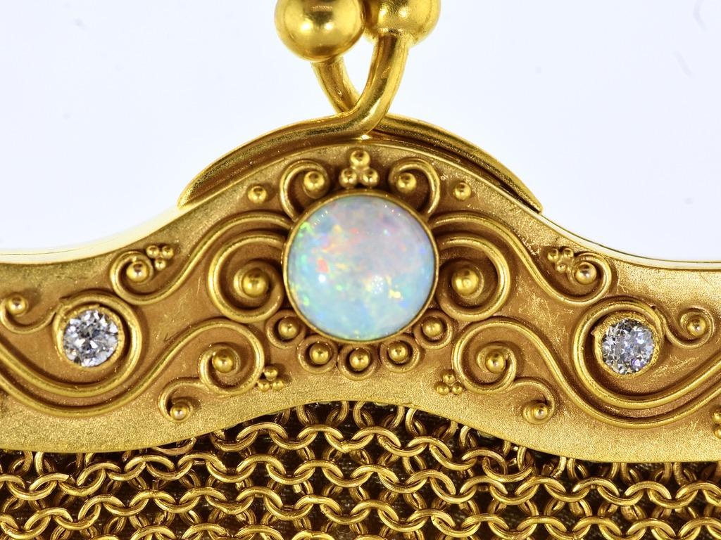 Très belle bourse ancienne 13,5 cts. avec de belles opales australiennes et des diamants  1890 en vente 6