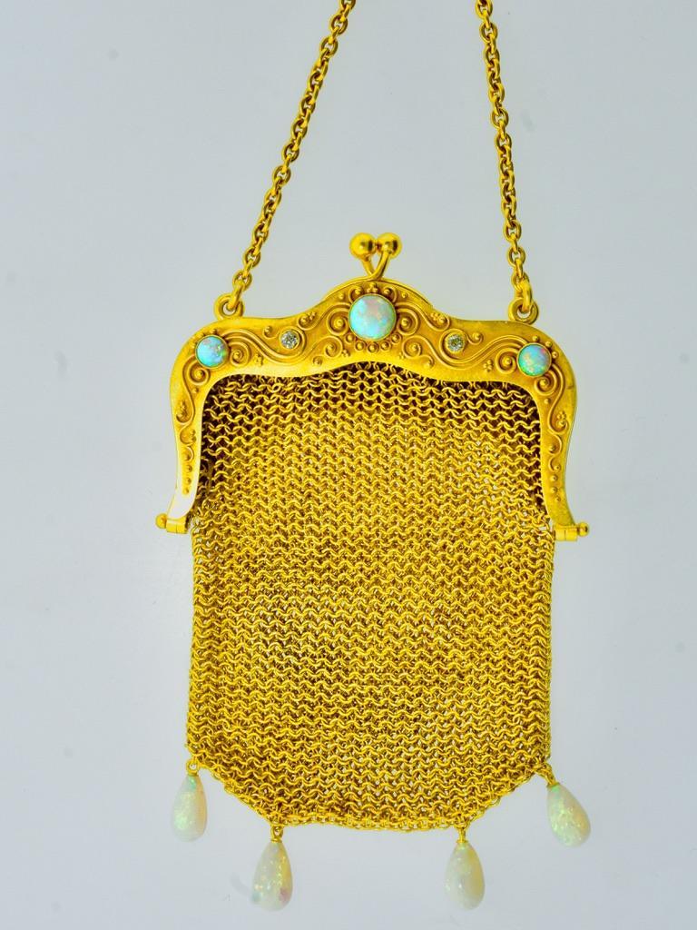 Très belle bourse ancienne 13,5 cts. avec de belles opales australiennes et des diamants  1890 en vente 8