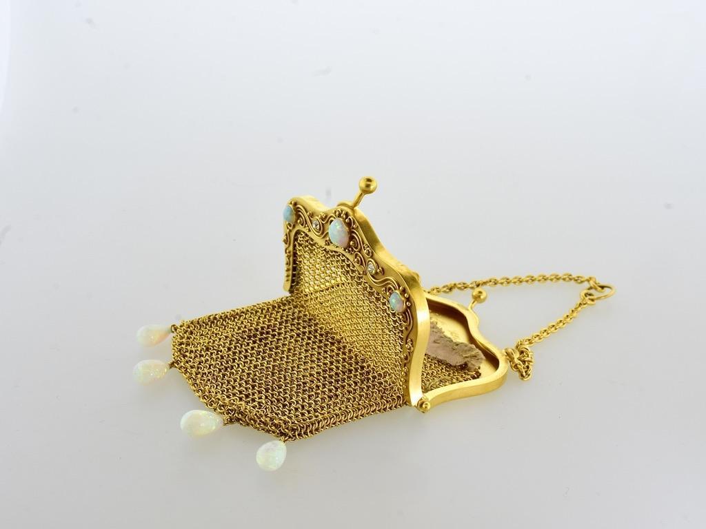 Très belle bourse ancienne 13,5 cts. avec de belles opales australiennes et des diamants  1890 en vente 11