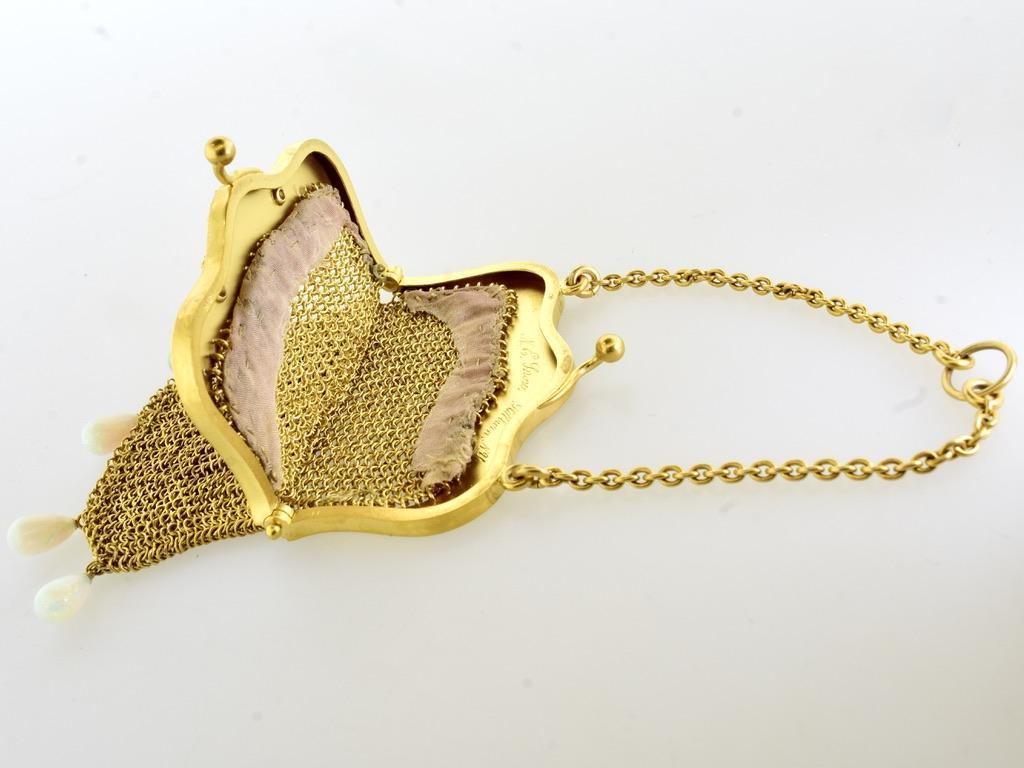 Très belle bourse ancienne 13,5 cts. avec de belles opales australiennes et des diamants  1890 en vente 13