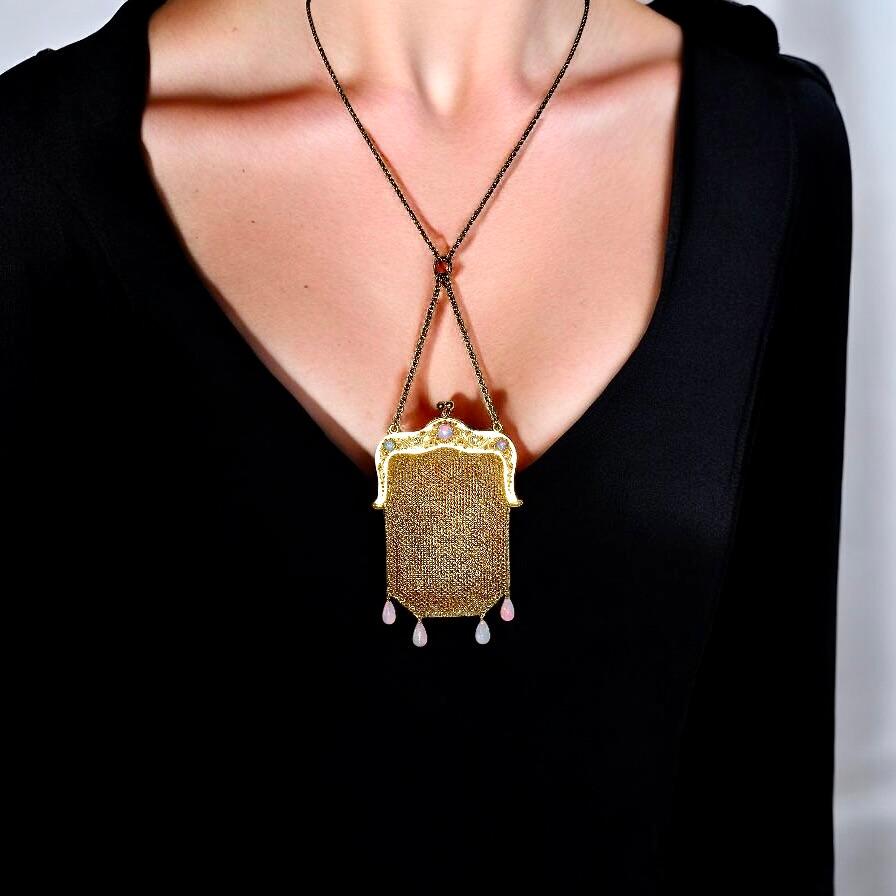 Taille briolette Très belle bourse ancienne 13,5 cts. avec de belles opales australiennes et des diamants  1890 en vente