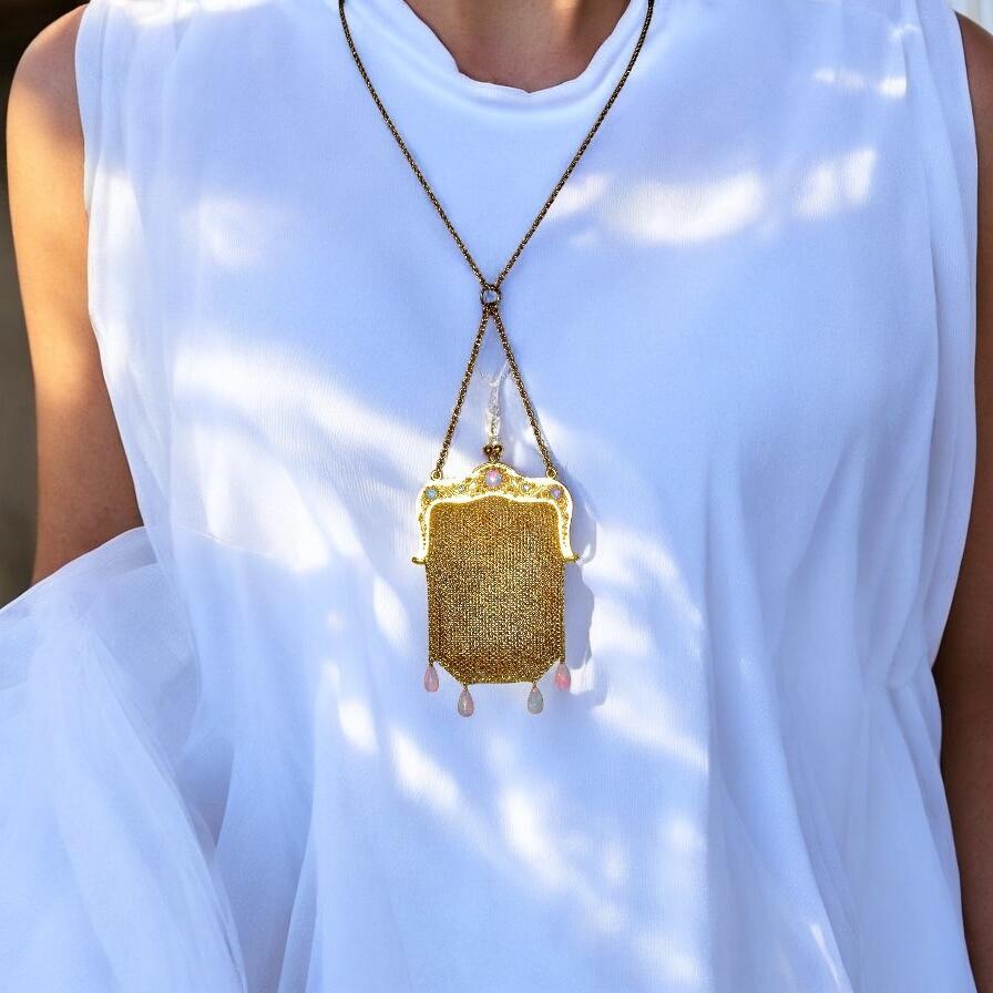 Très belle bourse ancienne 13,5 cts. avec de belles opales australiennes et des diamants  1890 en vente 1