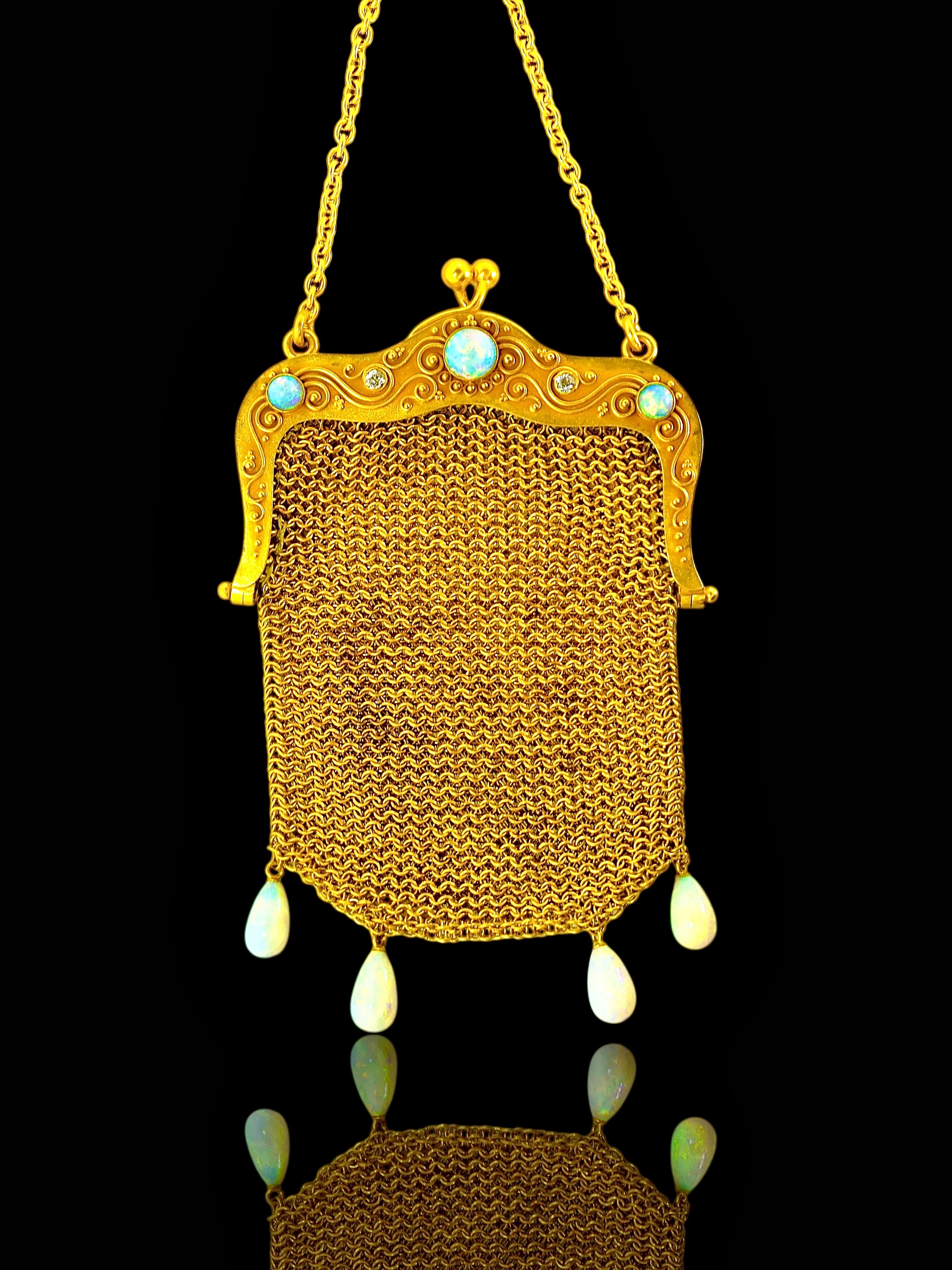 Très belle bourse ancienne 13,5 cts. avec de belles opales australiennes et des diamants  1890 en vente 2