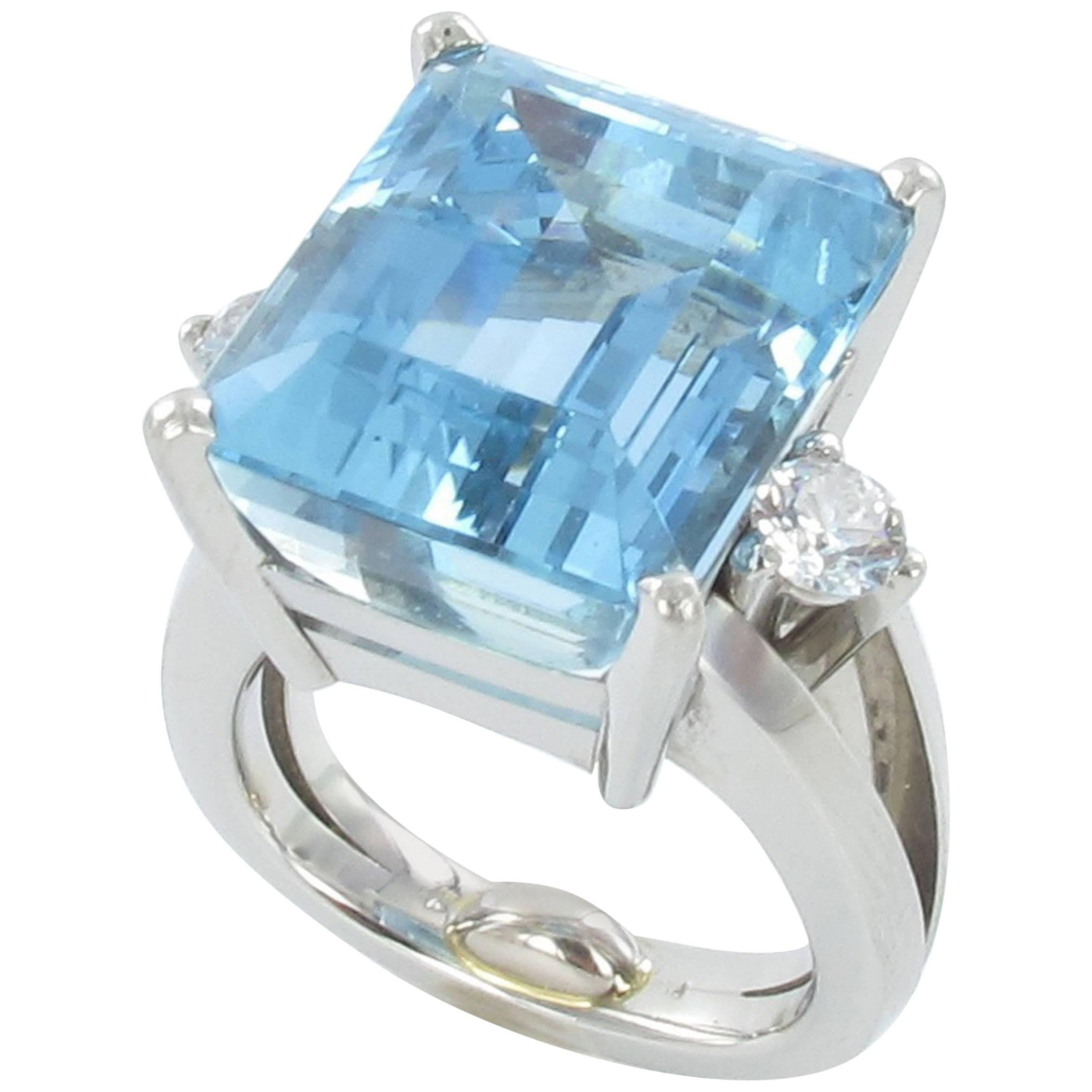 Very Fine Aquamarine and Diamond Platinum Ring at 1stDibs
