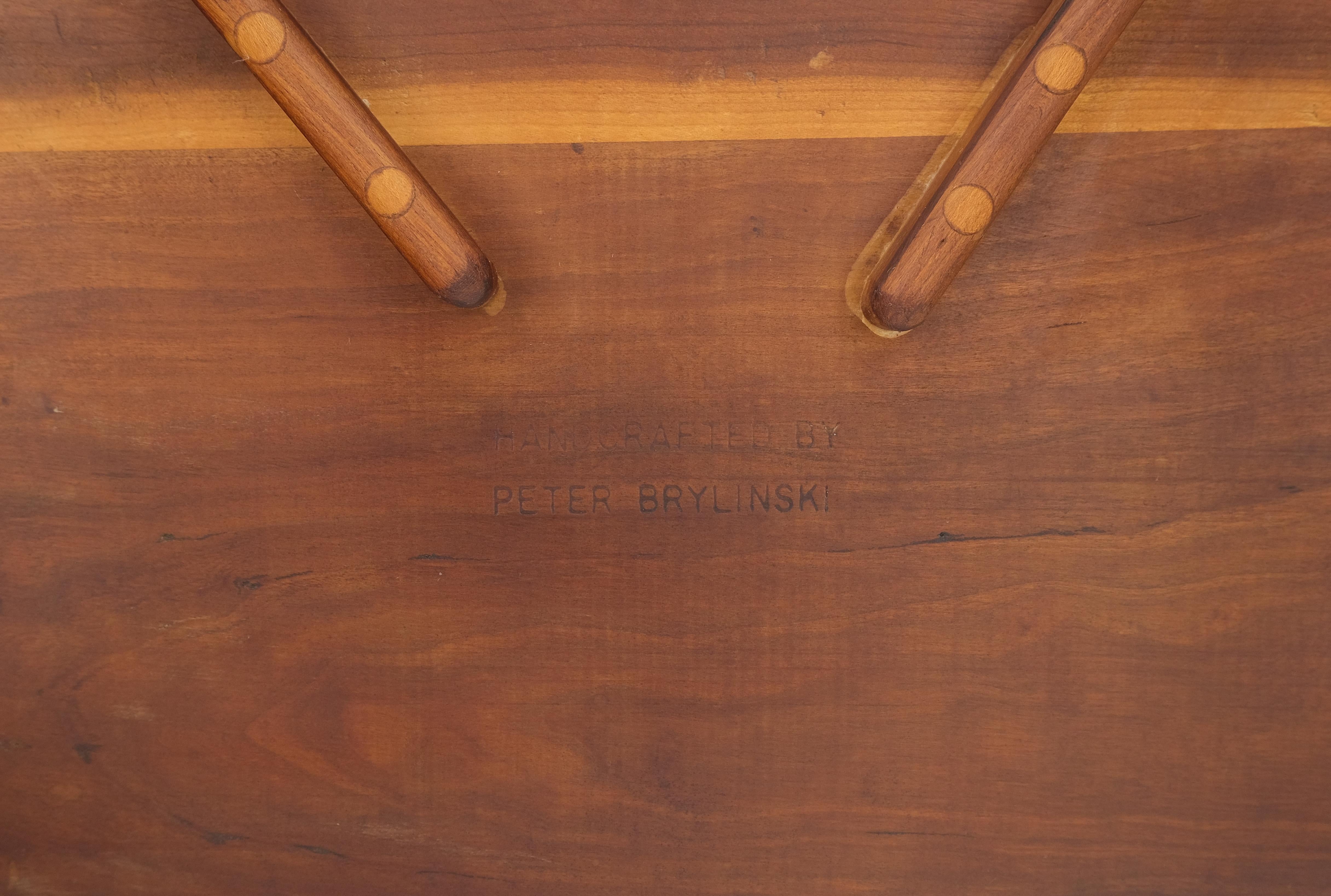 Très belle chaise à bascule en châtaignier massif signée par l'artiste et fabriquée en Studio.  en vente 6