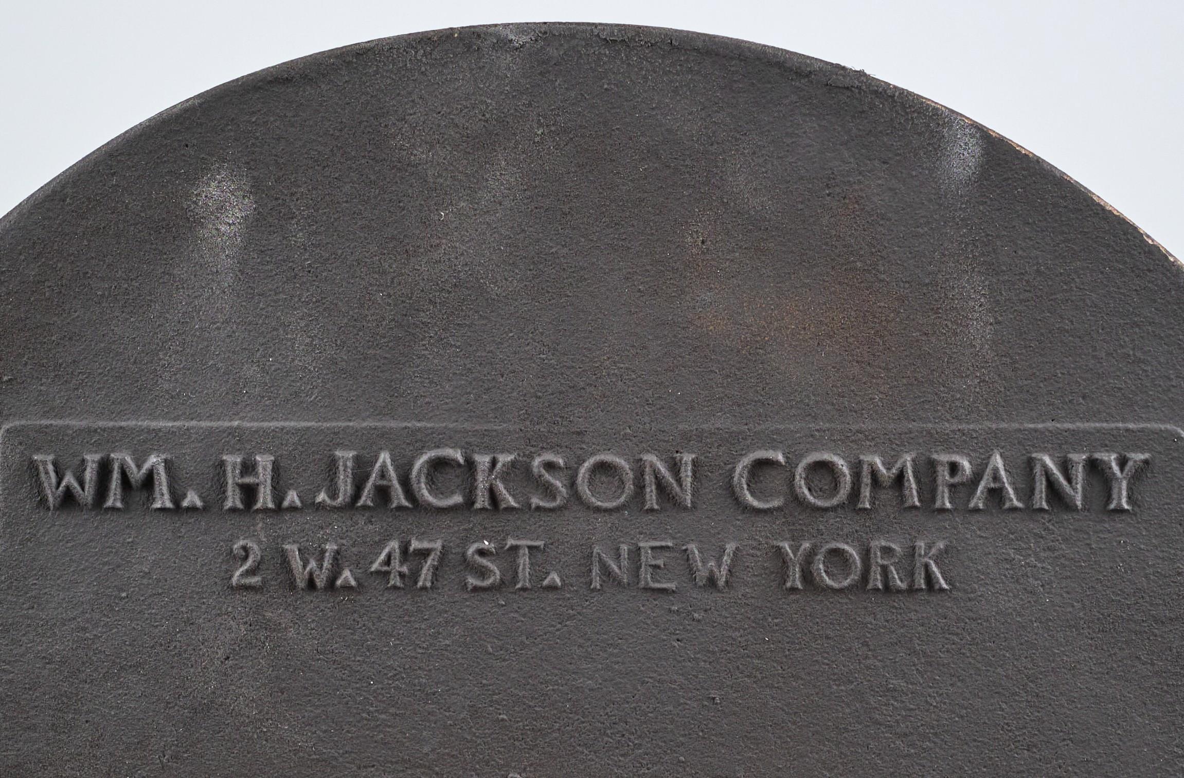 Fer forgé Très belle grille de cheminée Arts & Crafts en fer forgé et partiellement dorée, Wm. H. Jackson Co en vente