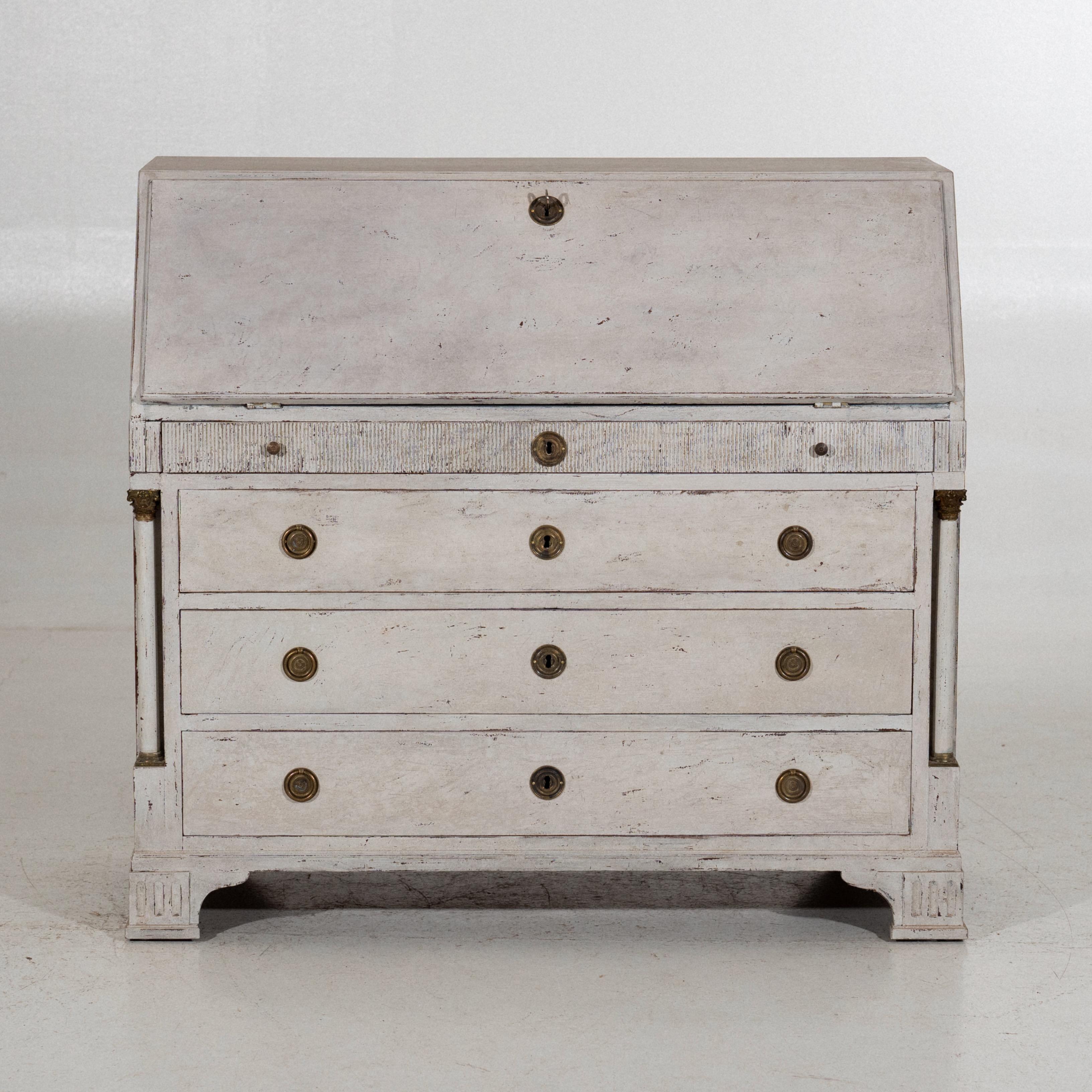 Very fine bureau with carvings, 19th C. For Sale 1