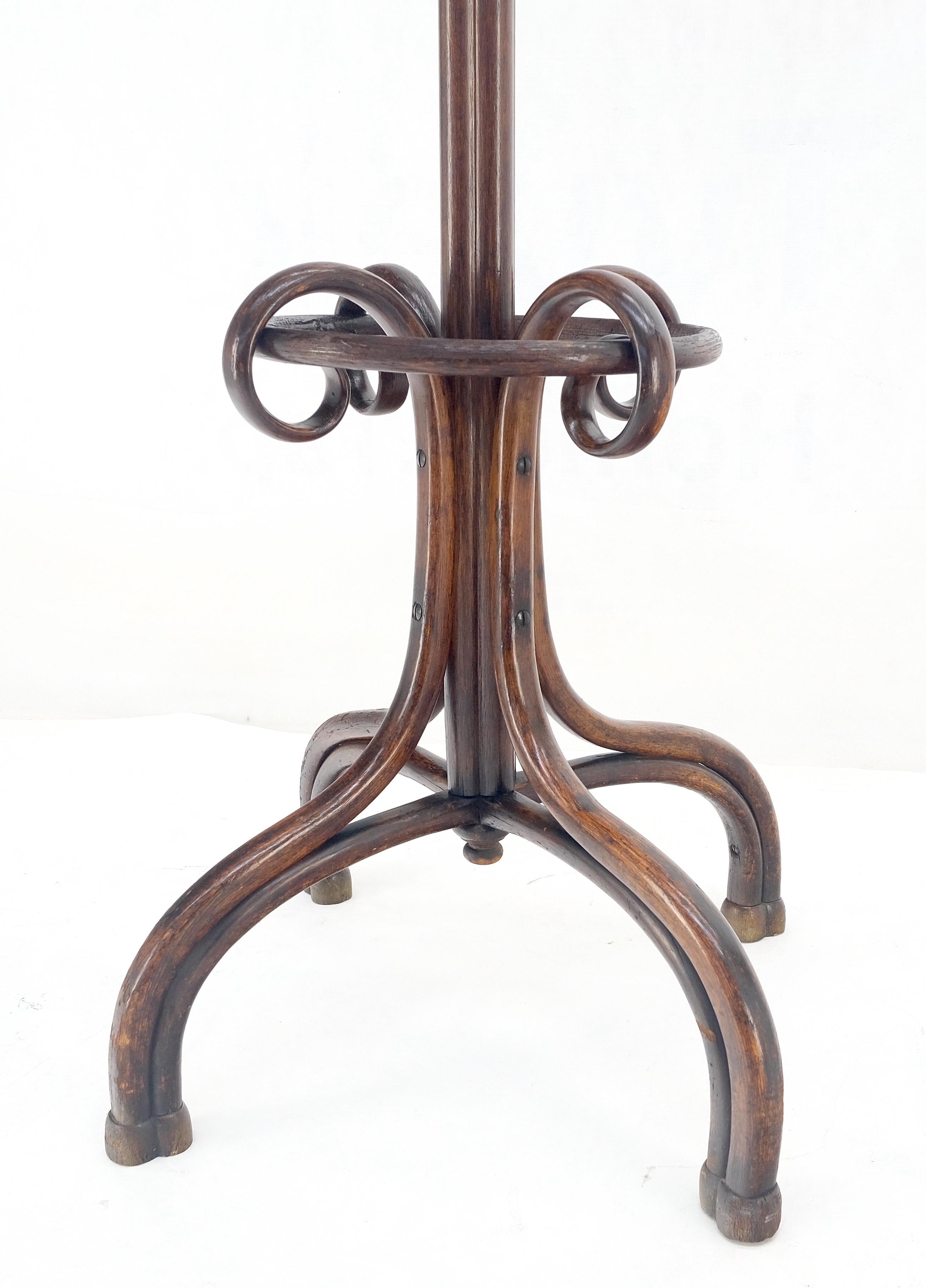20ième siècle Très belle Thonet c1920s Atr. Porte-manteau tournant en hêtre courbé en vente