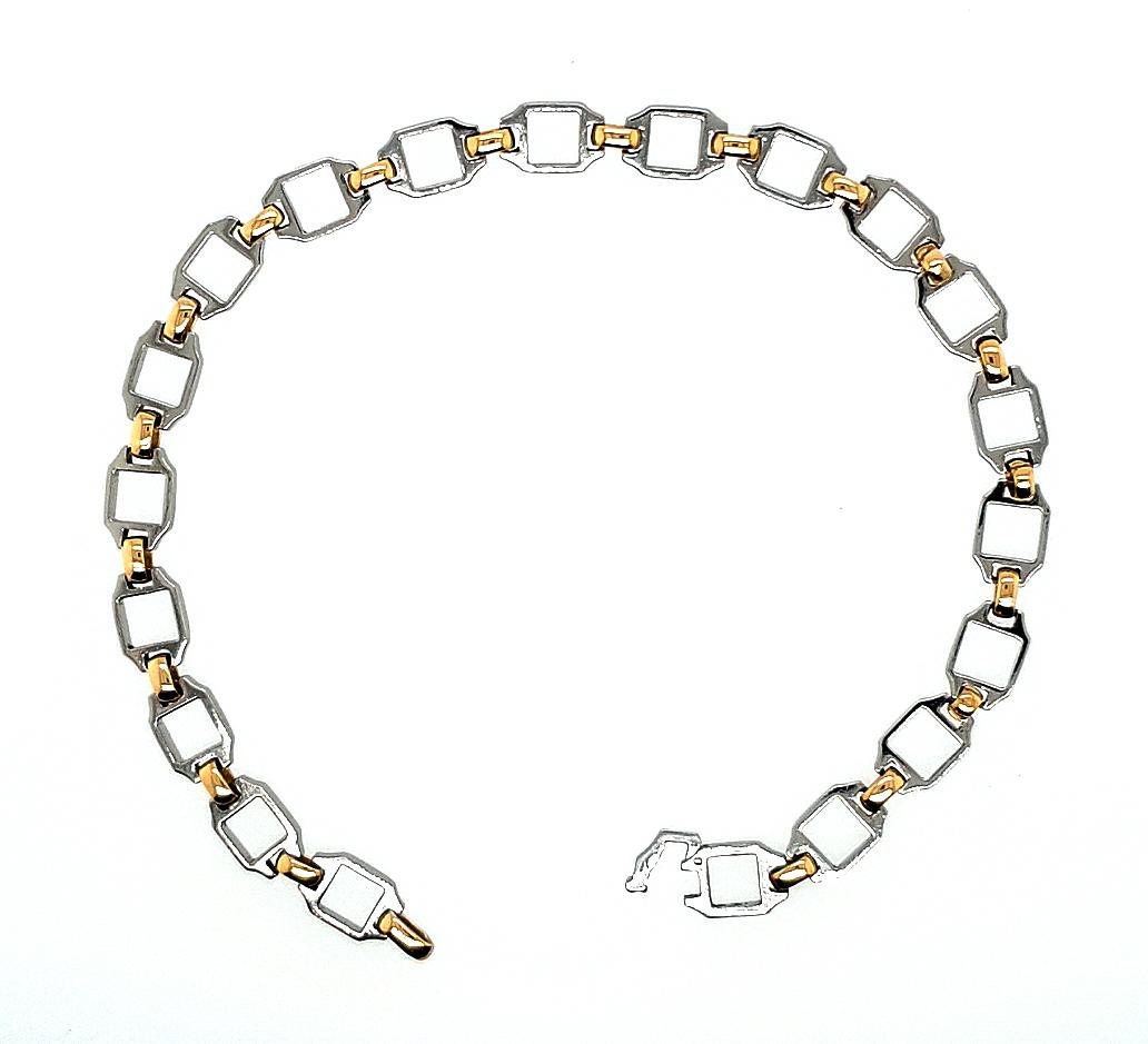 This Cartier Santos chain bracelet is manufactured with high quality and elegance. 

Cartier Nr engraved 768608, Or et Acier , Cartier

Cartier itself is a French luxurious company that have sold to high profile individuals. 

The bracelet is made