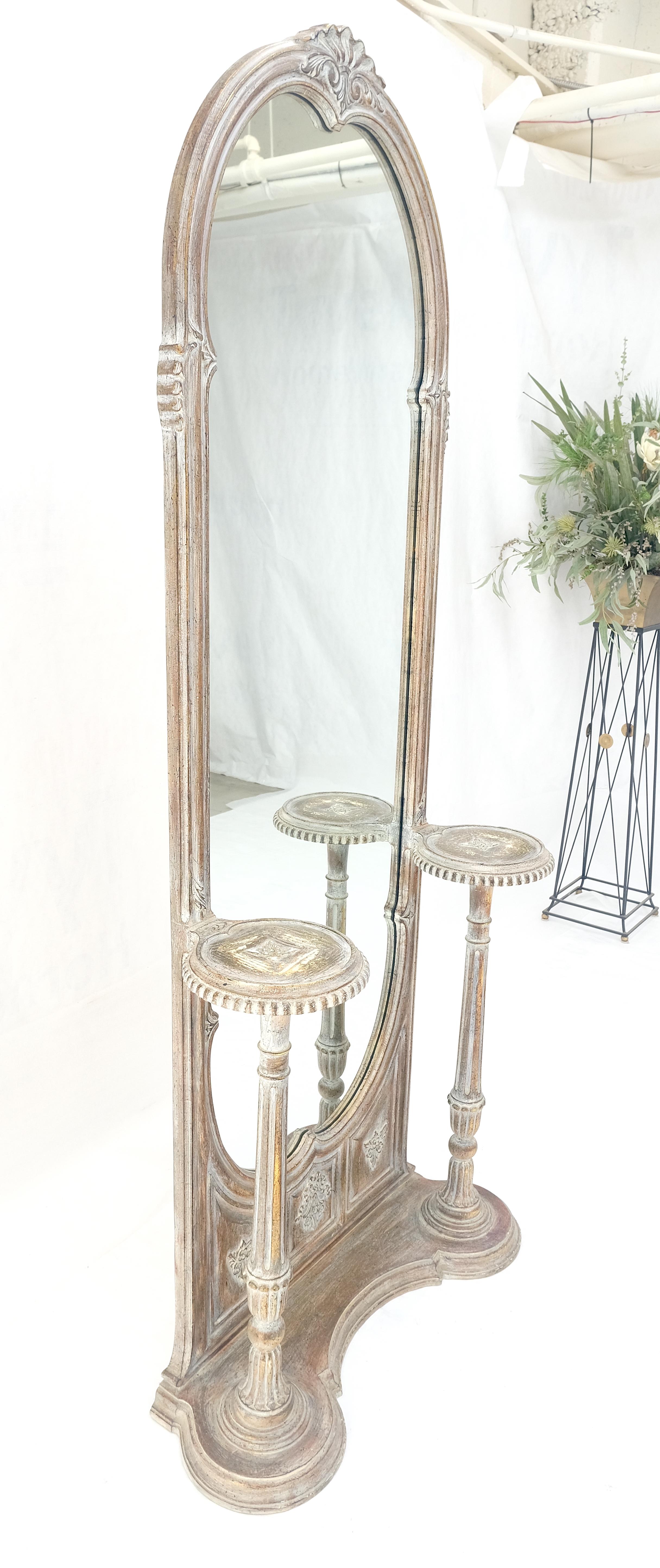 20ième siècle Très beau miroir de quai en bois sculpté et doré avec piédestaux intégrés, porte-fleurs MINT ! en vente