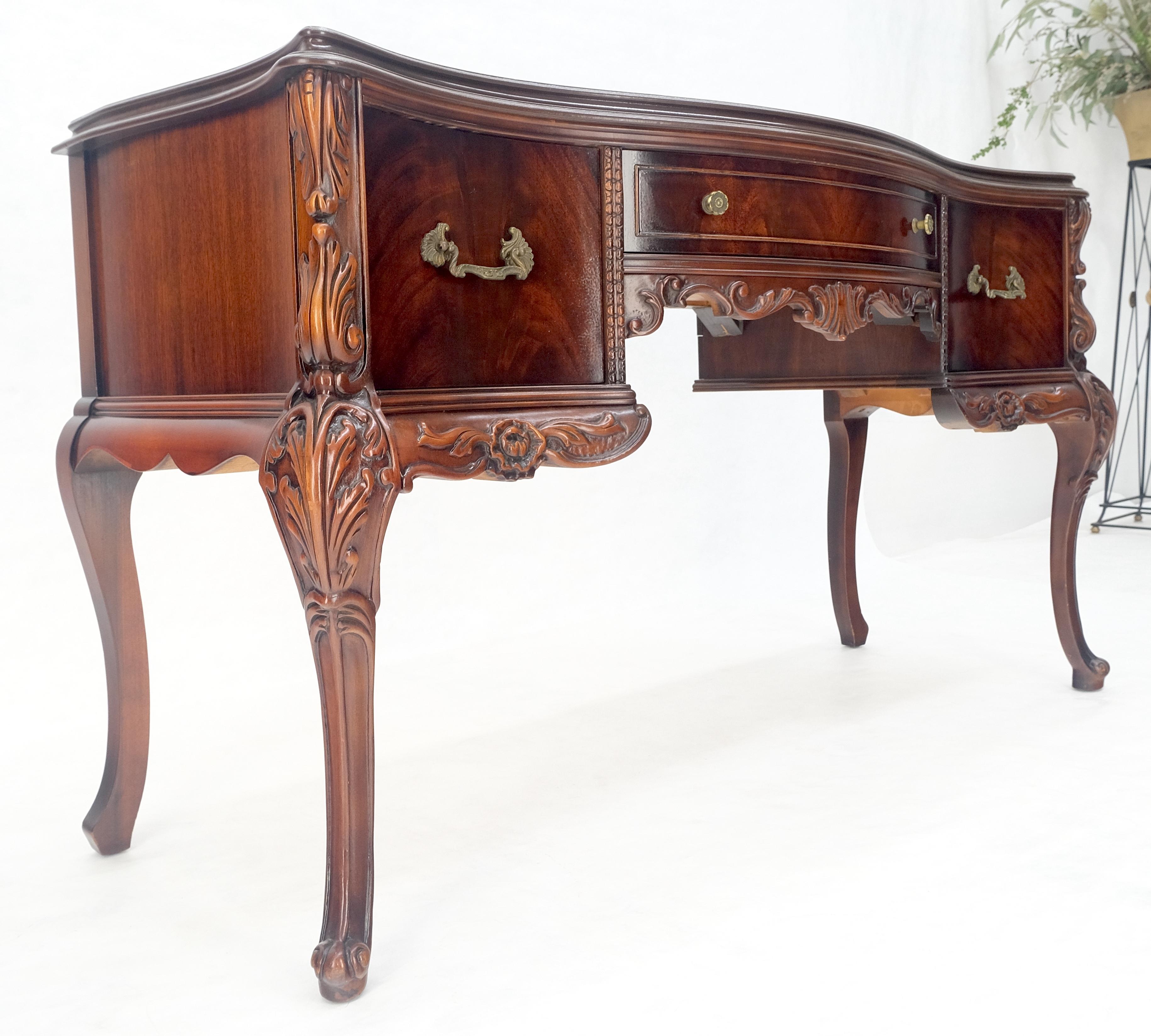 Very Fine Carved Mahogany 3 drawers c1940s Vanity Console Table Writing Desk For Sale 8