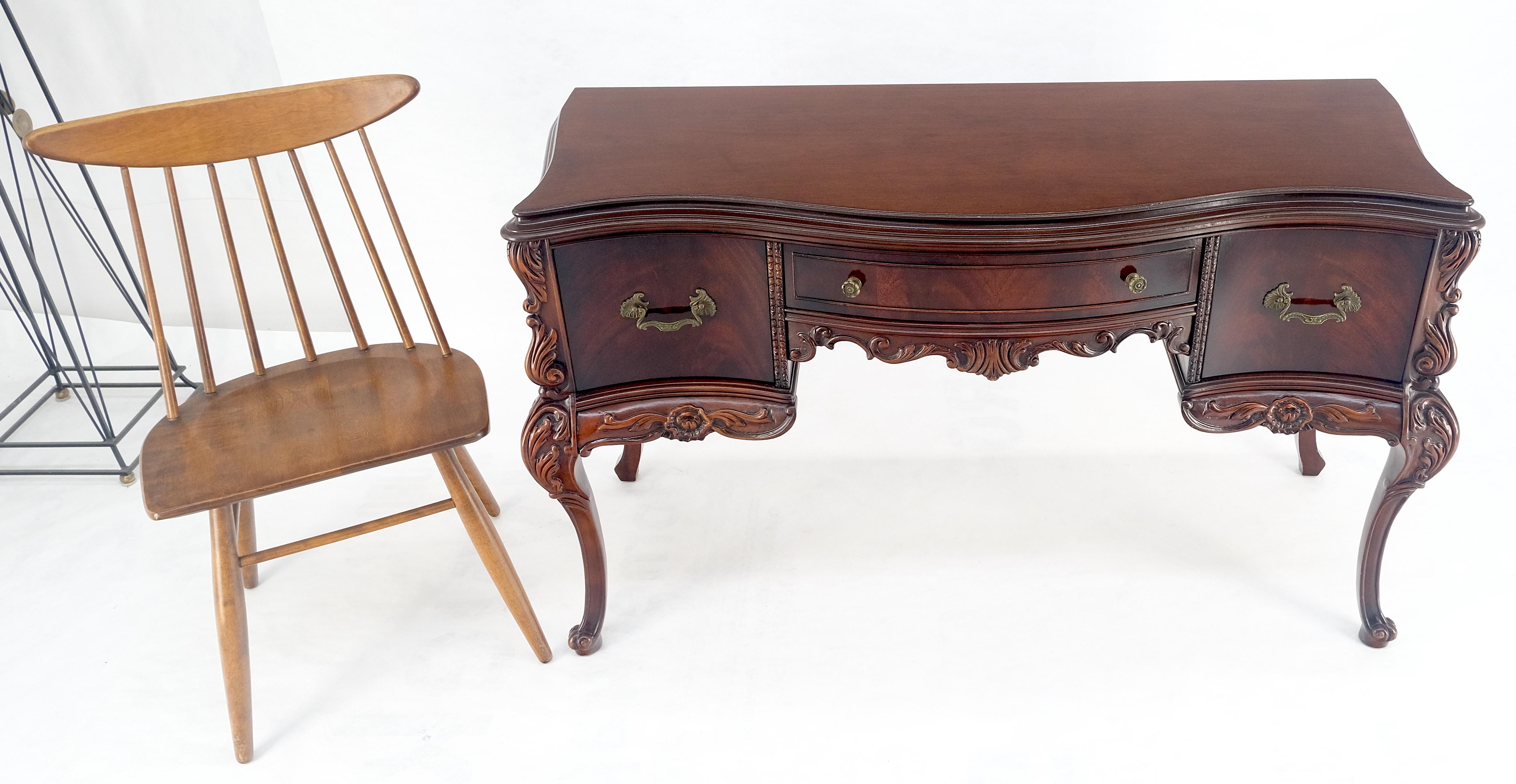Very Fine Carved Mahogany 3 drawers c1940s Vanity Console Table Writing Desk In Good Condition For Sale In Rockaway, NJ