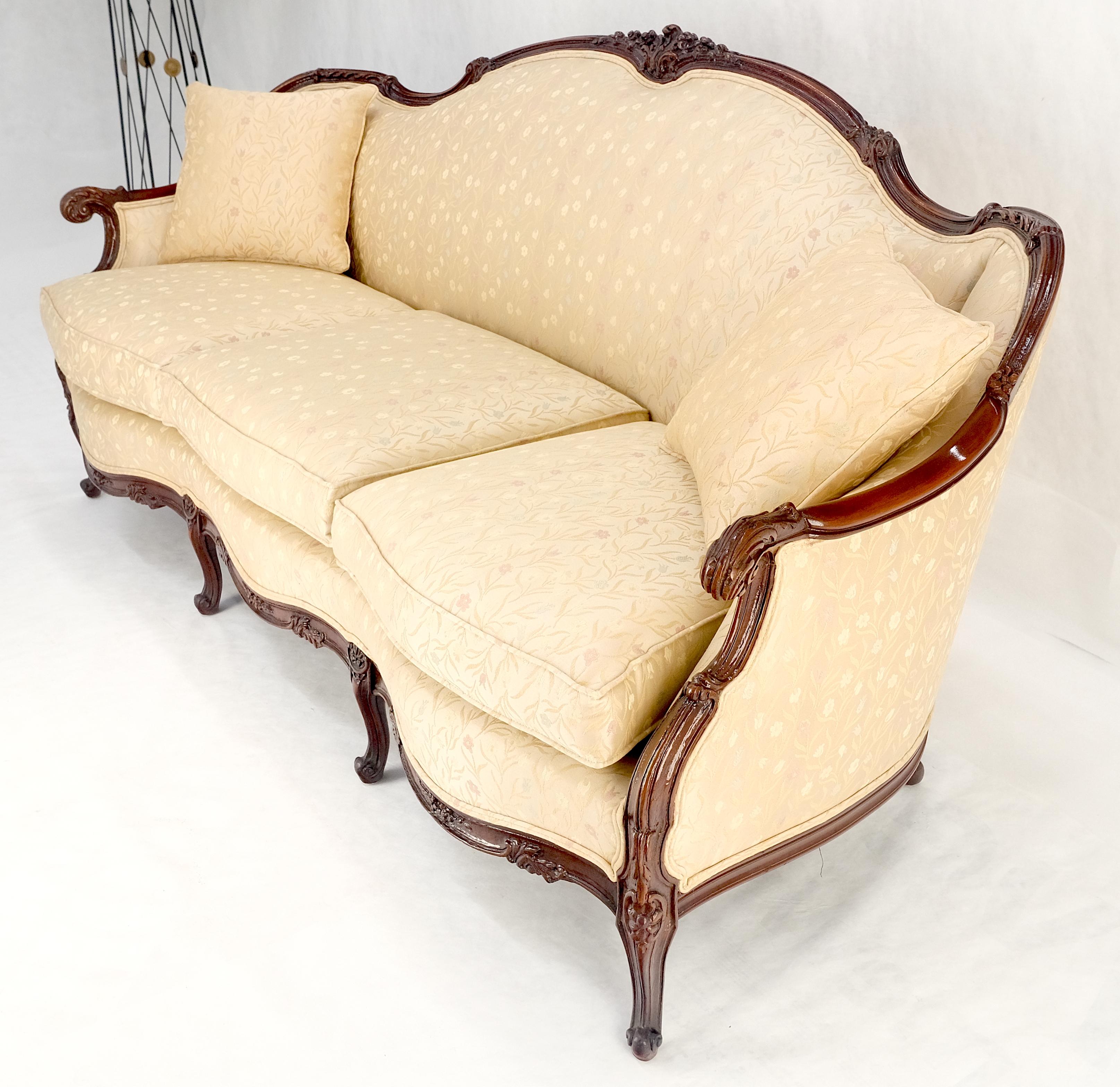 Sehr fein geschnitzt Mahagoni Frame Creme Polsterung Curved Back Französisch Sofa MINT! (20. Jahrhundert) im Angebot