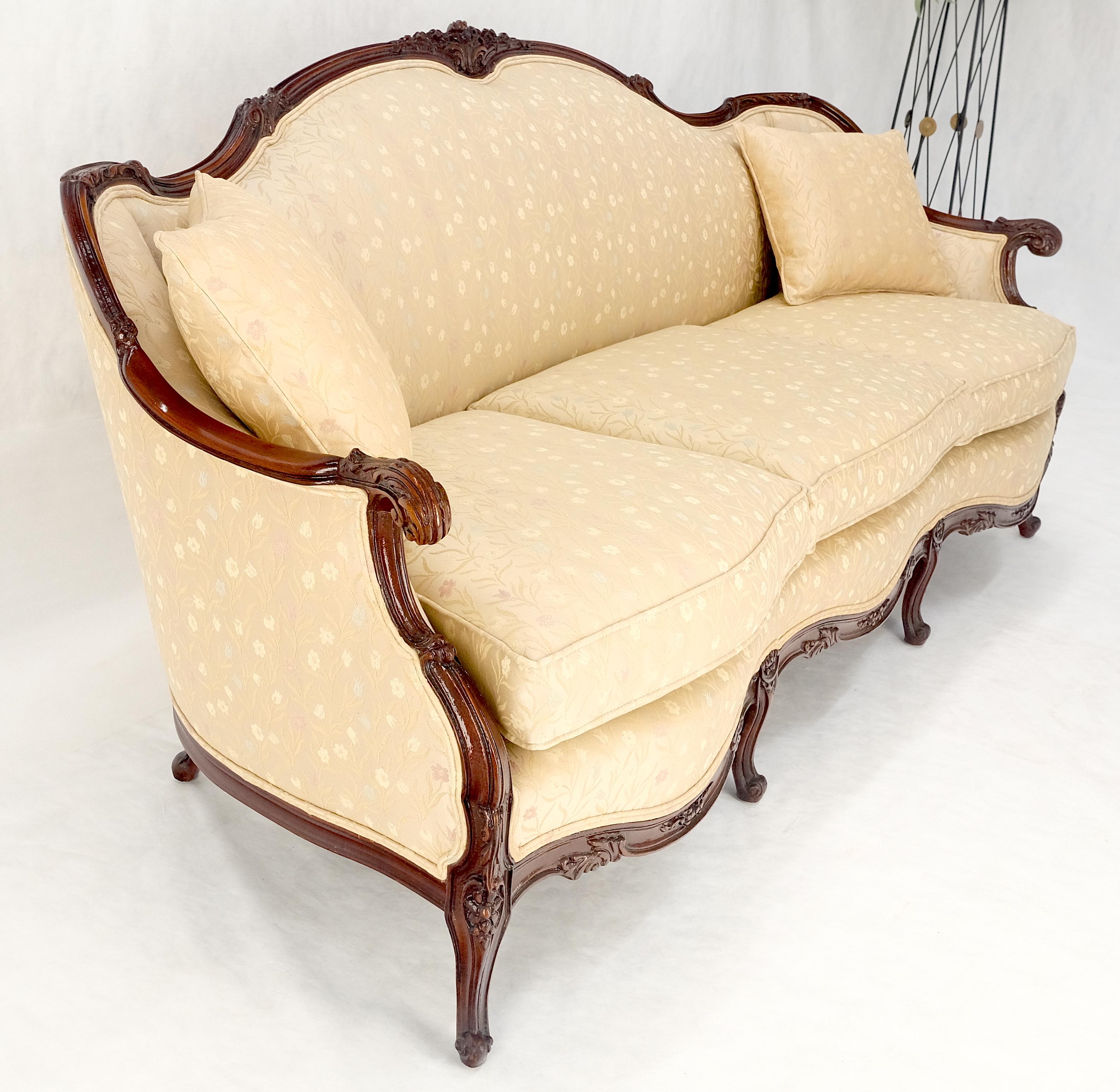 Sehr fein geschnitzt Mahagoni Frame Creme Polsterung Curved Back Französisch Sofa MINT! im Angebot 1