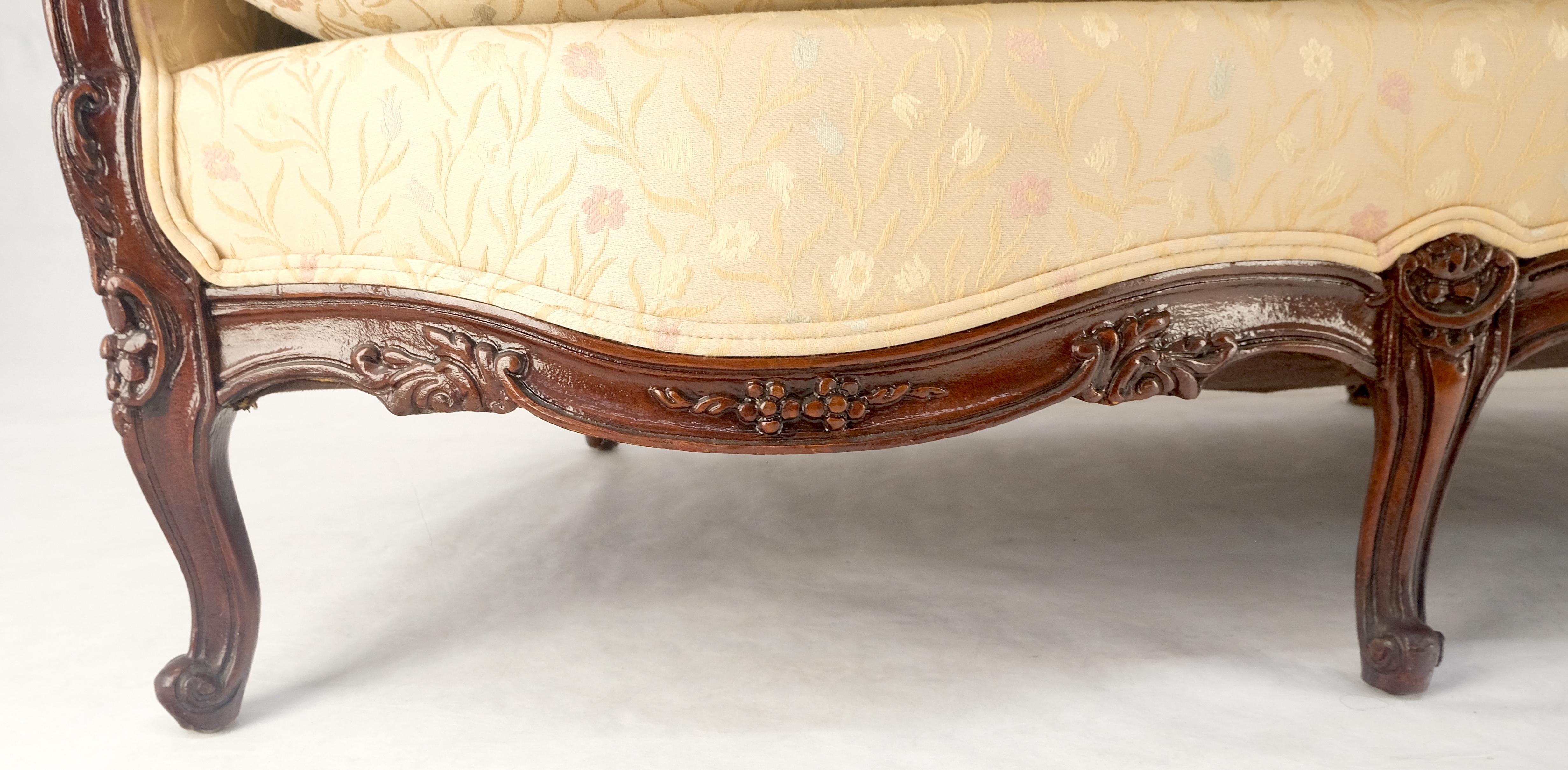 Sehr fein geschnitzt Mahagoni Frame Creme Polsterung Curved Back Französisch Sofa MINT! im Angebot 3