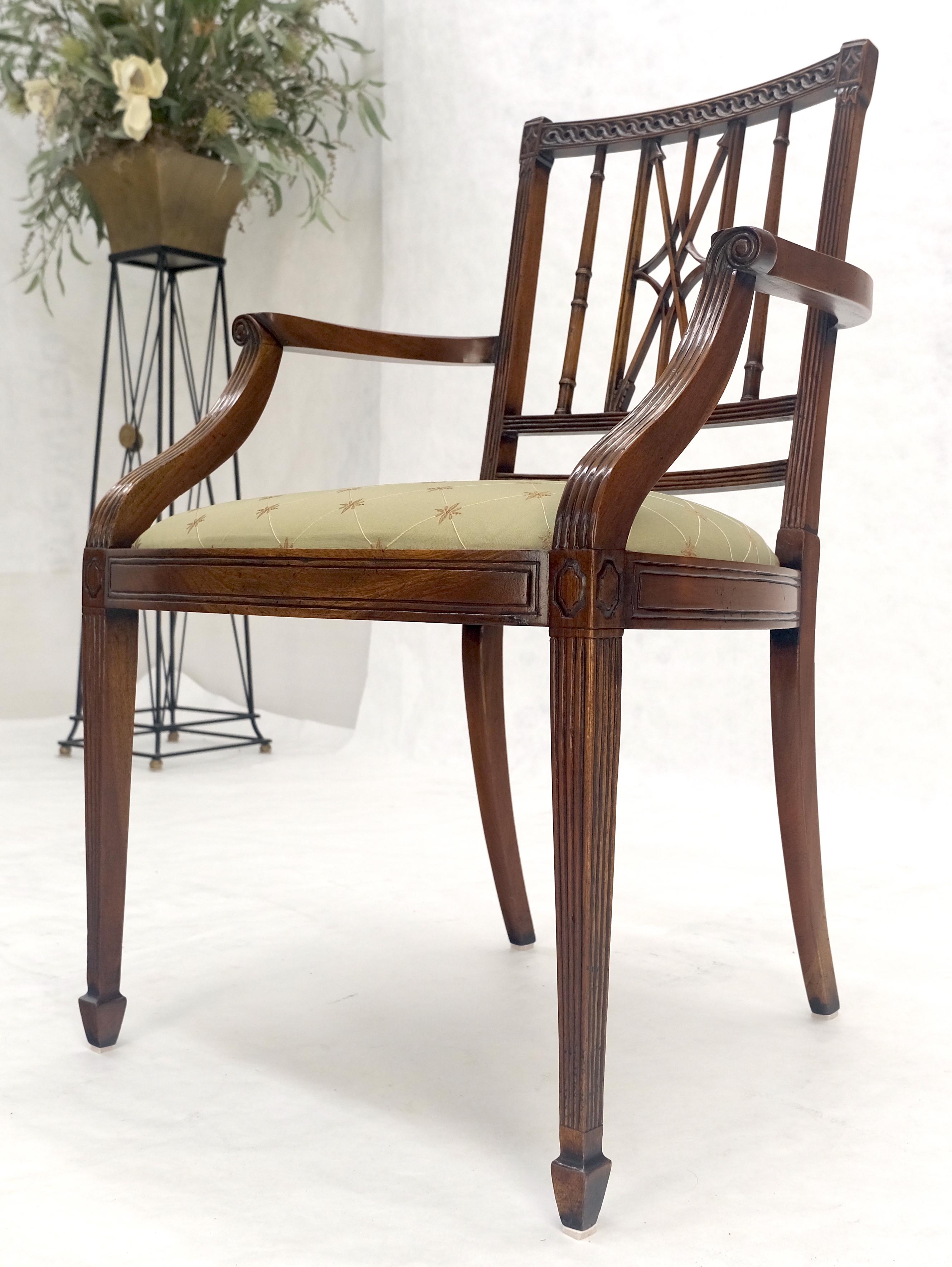 Coppia di poltrone a braccio aperto in finto bambù Arrow in mogano intagliato molto bene MINT 