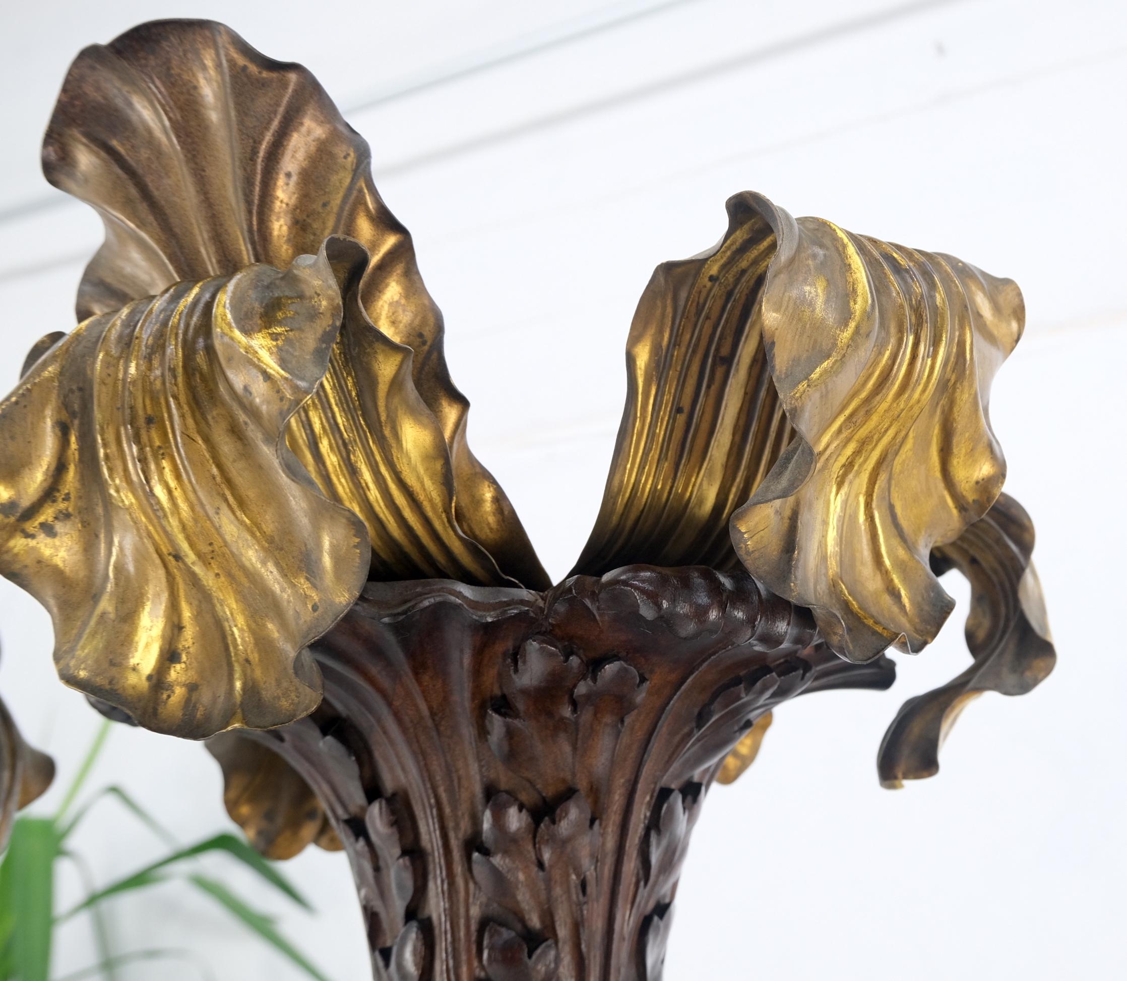 Very Fine Carved Mahogany Rams Heads Floor lamp Base Gold Leaf Leafs Horner Attr For Sale 4