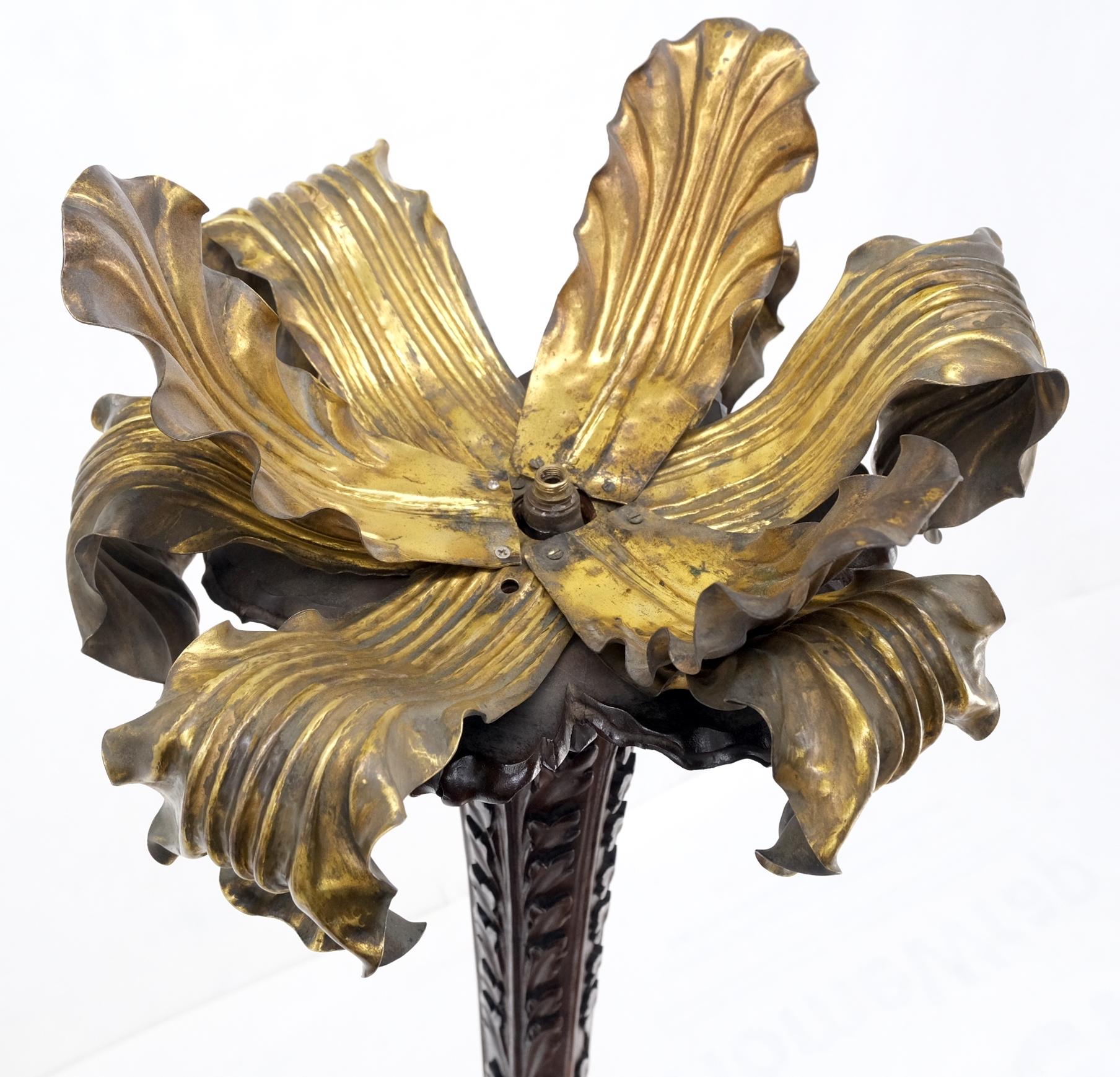 Very Fine Carved Mahogany Rams Heads Floor lamp Base Gold Leaf Leafs Horner Attr For Sale 2