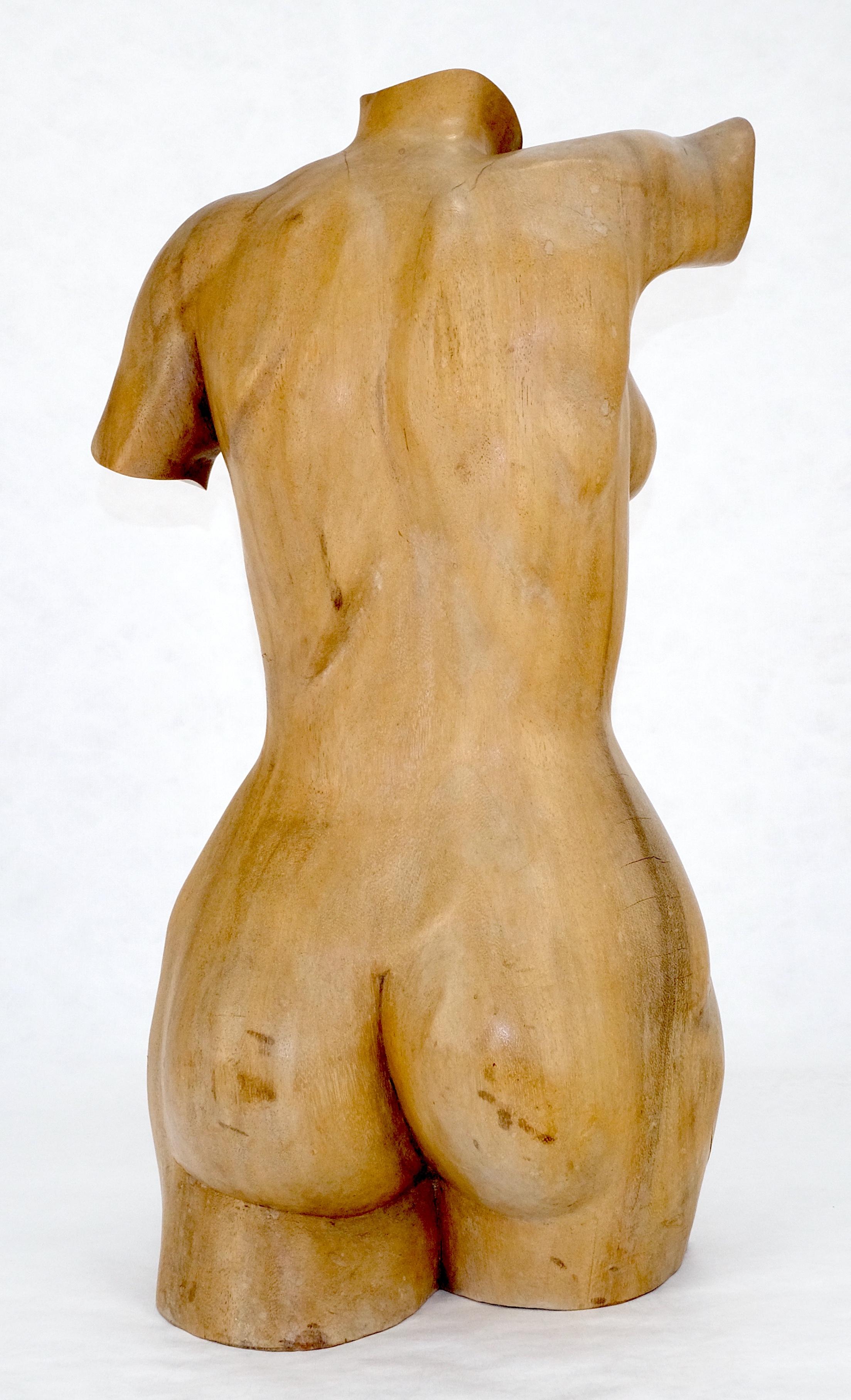 Scultura in legno di mango oliato molto fine di un busto femminile nudo MINT in vendita 1