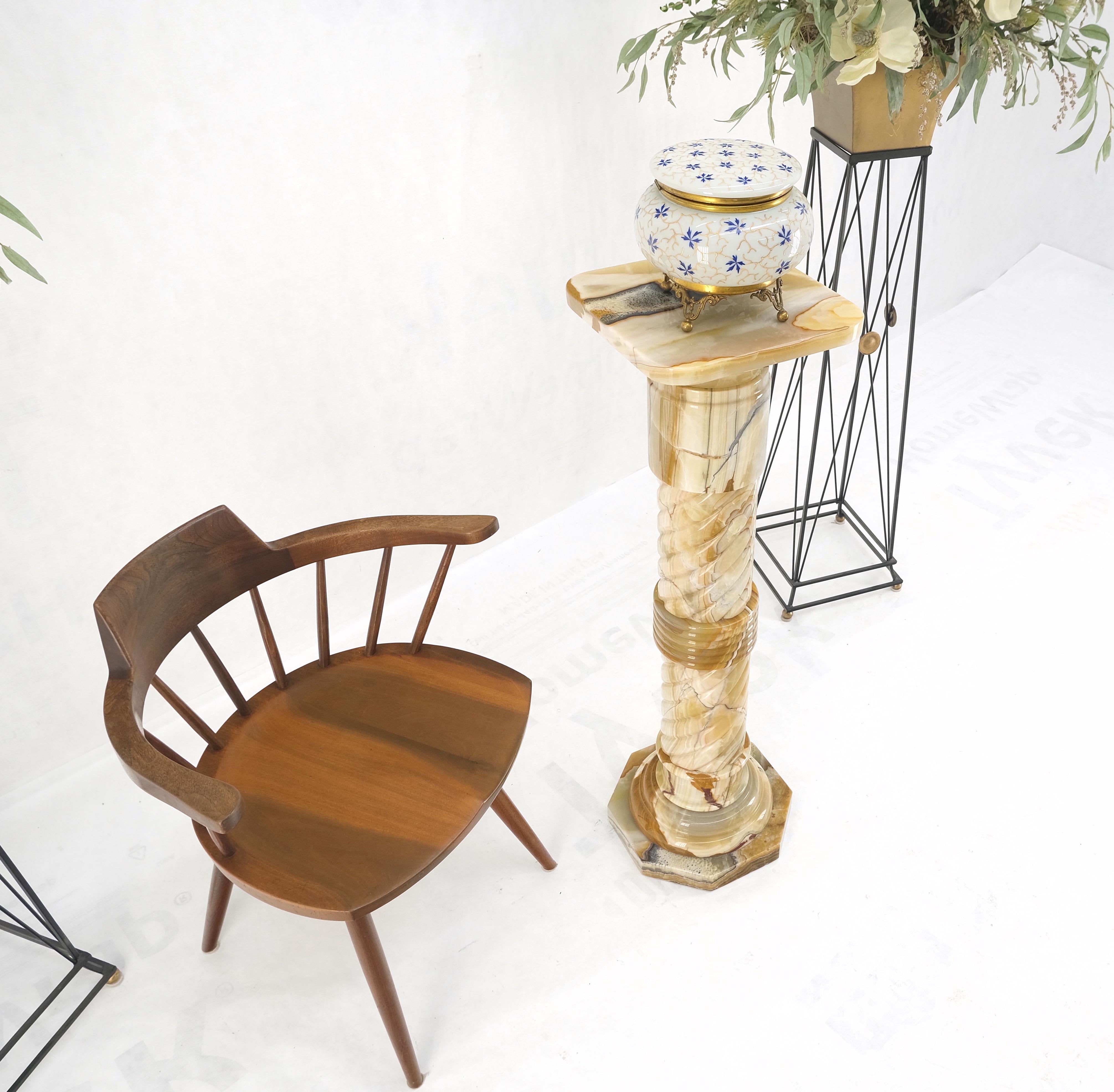 Marbre Très beau piédestal en marbre et onyx sculpté en forme de corde torsadée de style MINT ! en vente