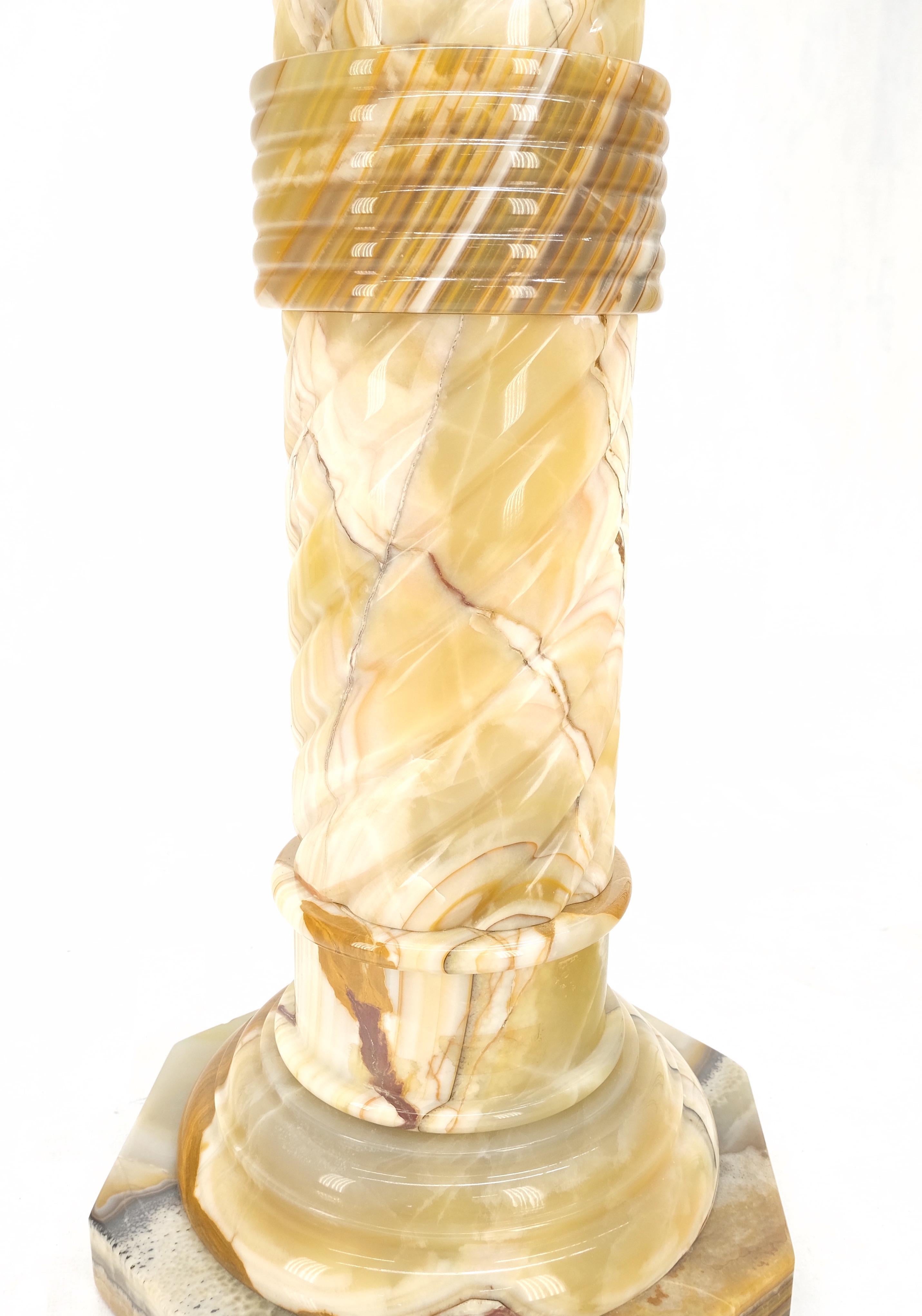 Très beau piédestal en marbre et onyx sculpté en forme de corde torsadée de style MINT ! en vente 1