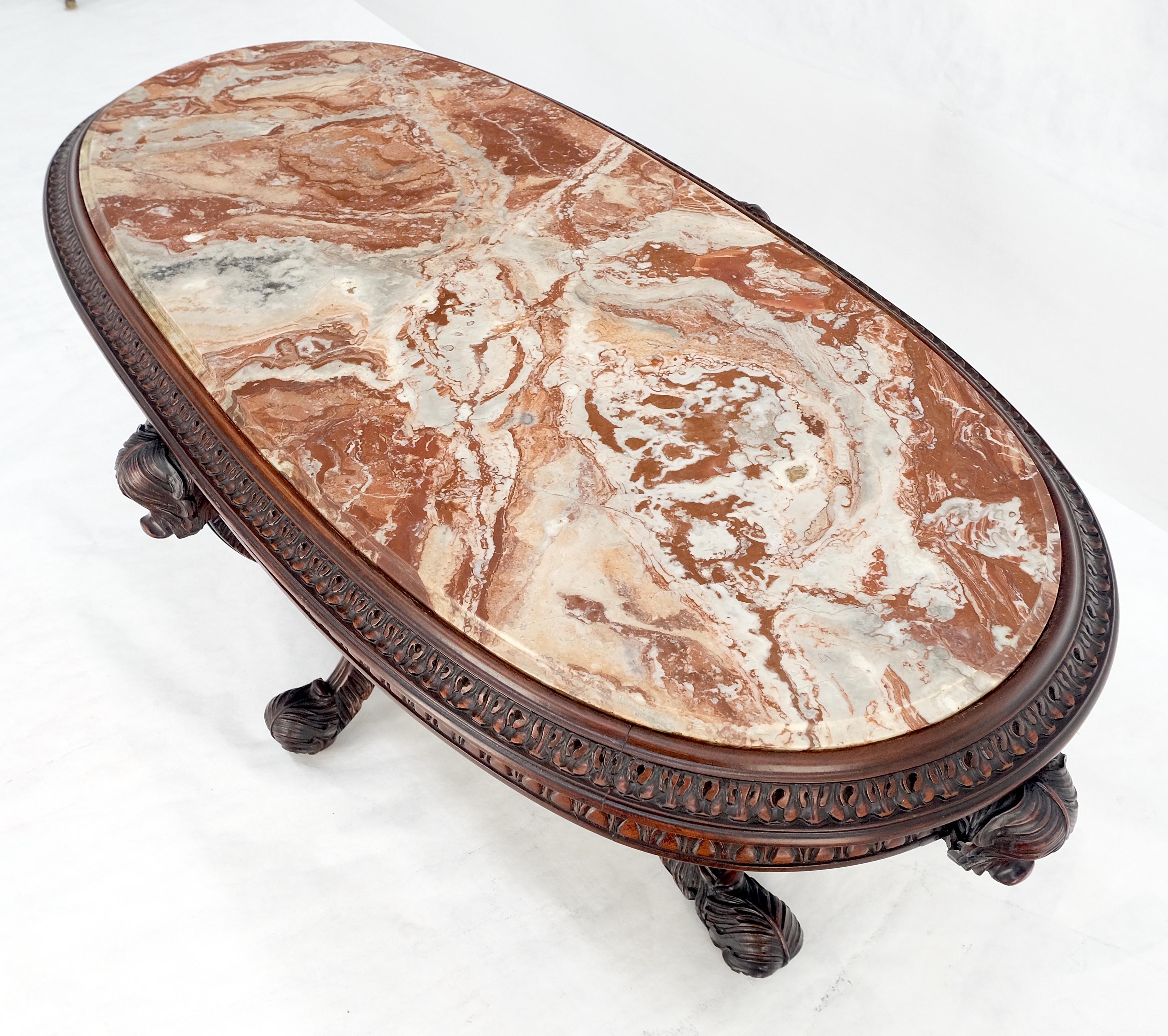 Feiner geschnitzter ovaler Couchtisch mit roter Marmorplatte im Regency-Revival-Stil, MINT 3