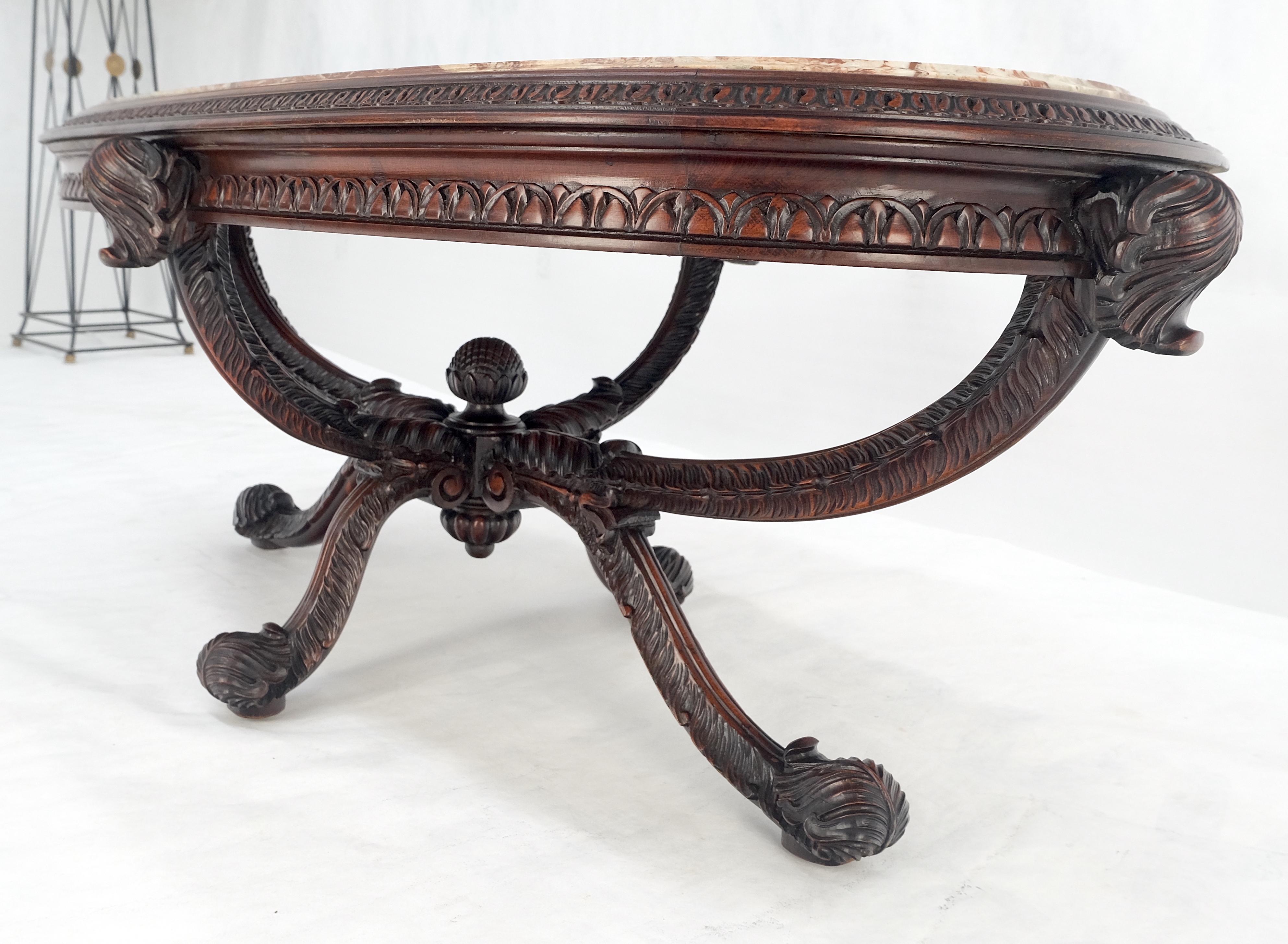 Feiner geschnitzter ovaler Couchtisch mit roter Marmorplatte im Regency-Revival-Stil, MINT 4