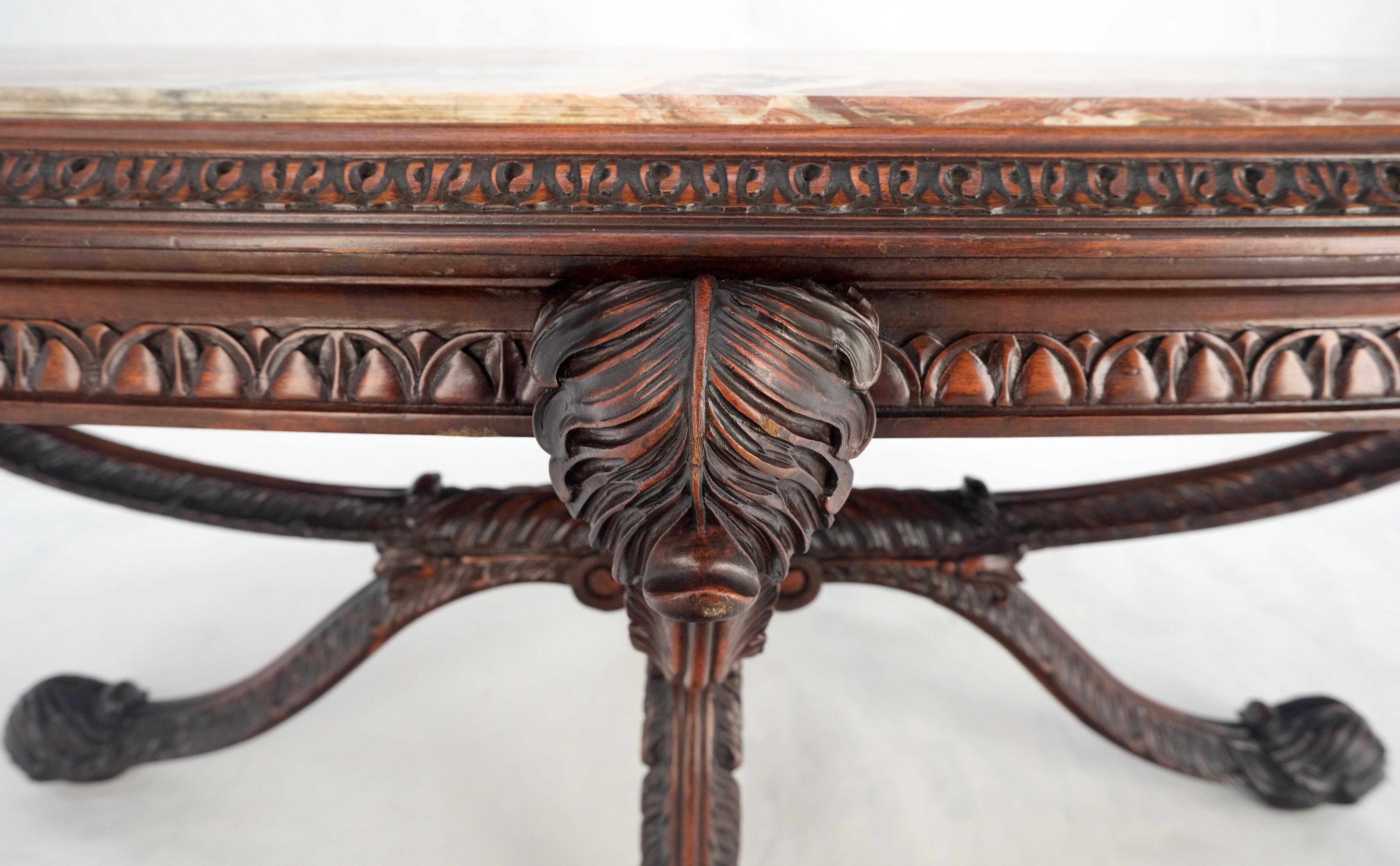 Feiner geschnitzter ovaler Couchtisch mit roter Marmorplatte im Regency-Revival-Stil, MINT 6