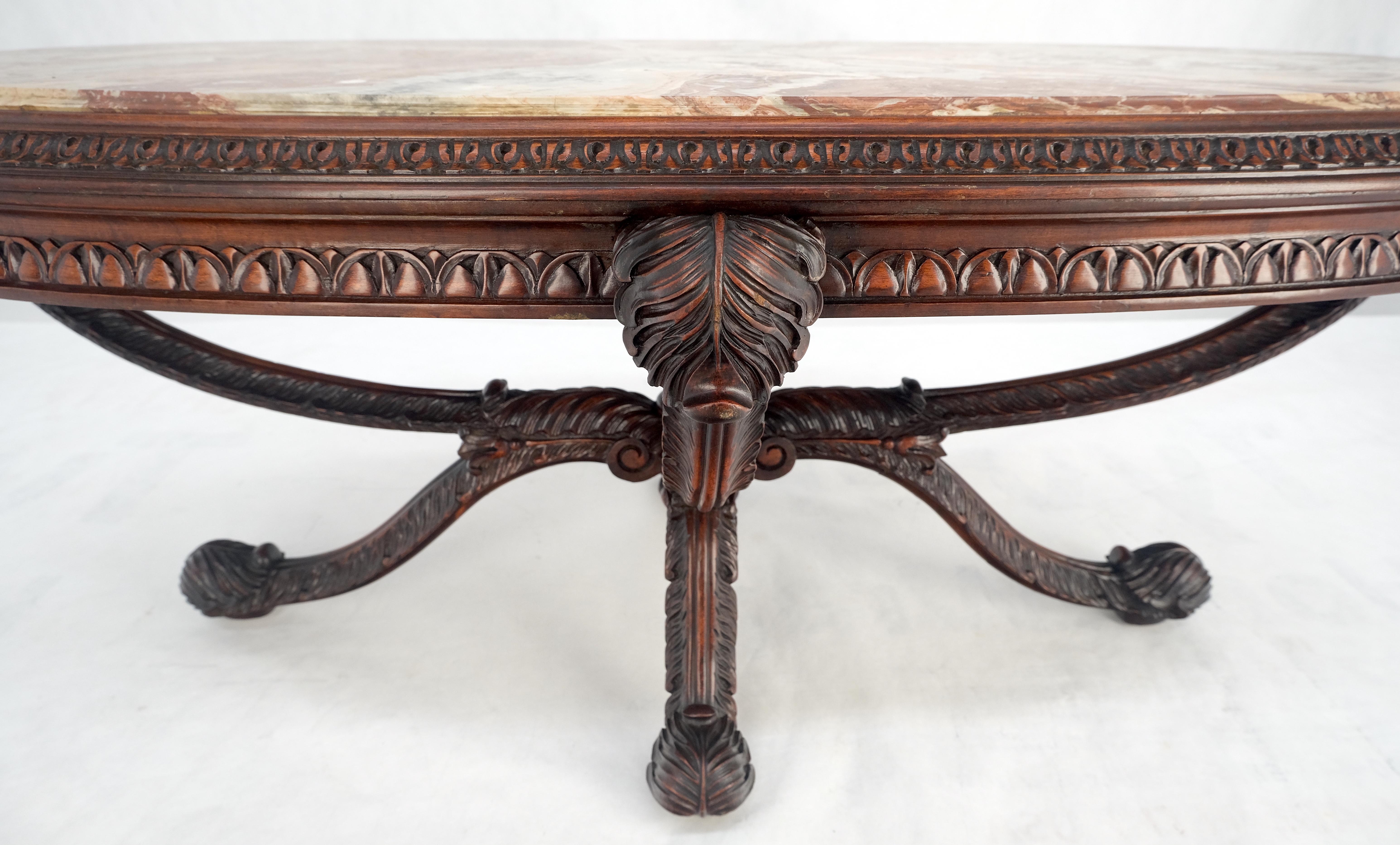 Feiner geschnitzter ovaler Couchtisch mit roter Marmorplatte im Regency-Revival-Stil, MINT 7