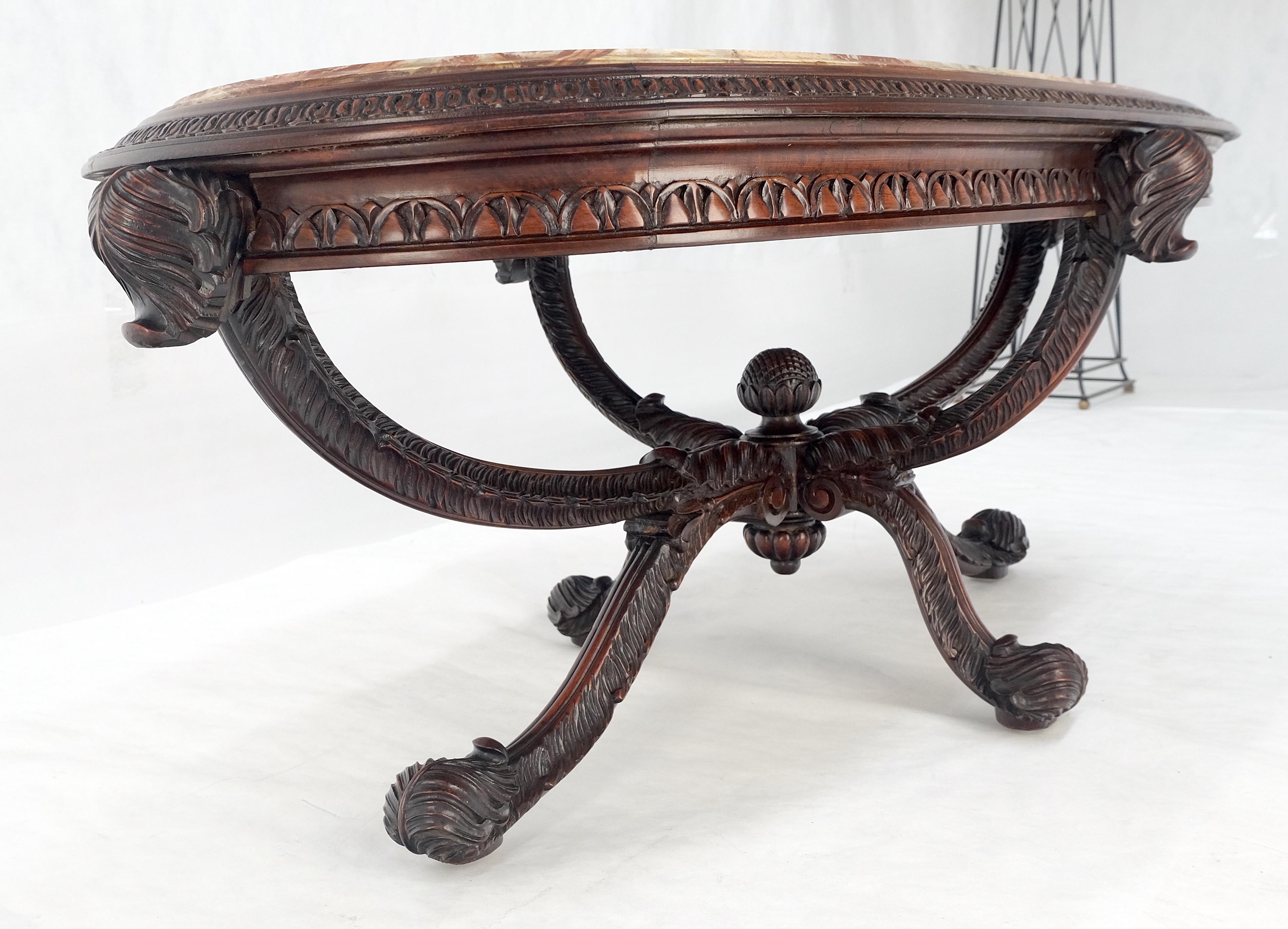 Feiner geschnitzter ovaler Couchtisch mit roter Marmorplatte im Regency-Revival-Stil, MINT 9