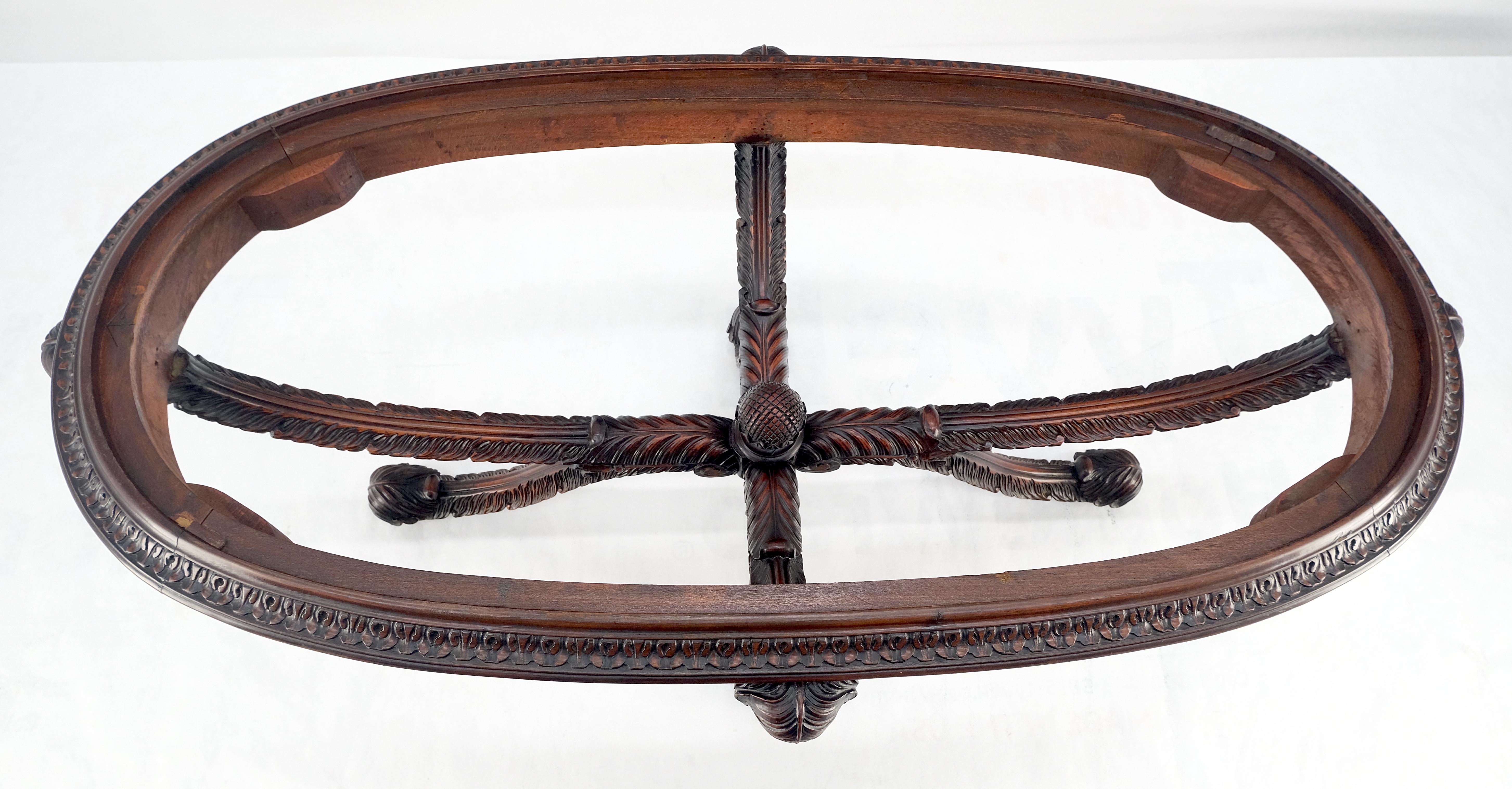 Feiner geschnitzter ovaler Couchtisch mit roter Marmorplatte im Regency-Revival-Stil, MINT 12