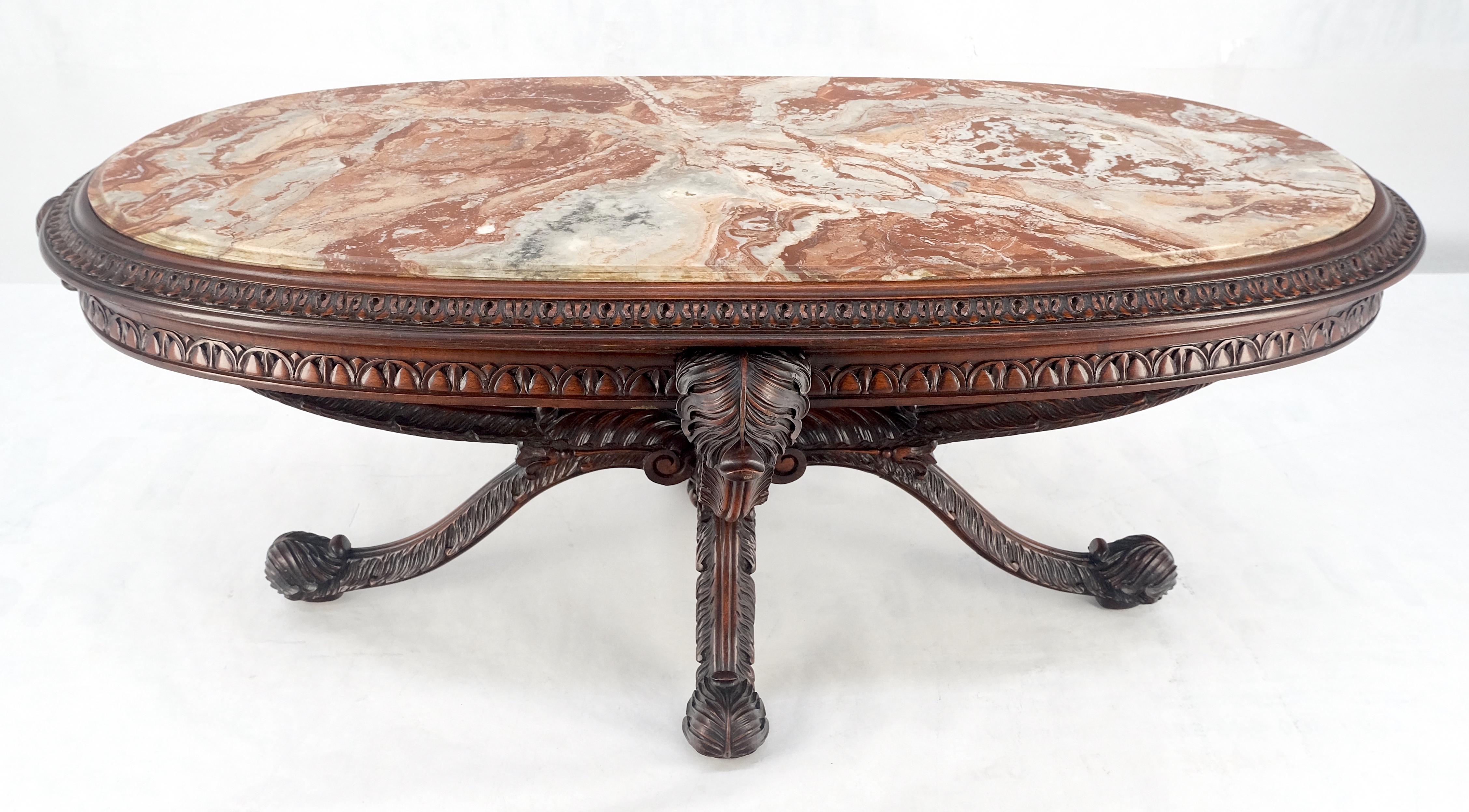 Feiner geschnitzter ovaler Couchtisch mit roter Marmorplatte im Regency-Revival-Stil, MINT (Regency Revival)