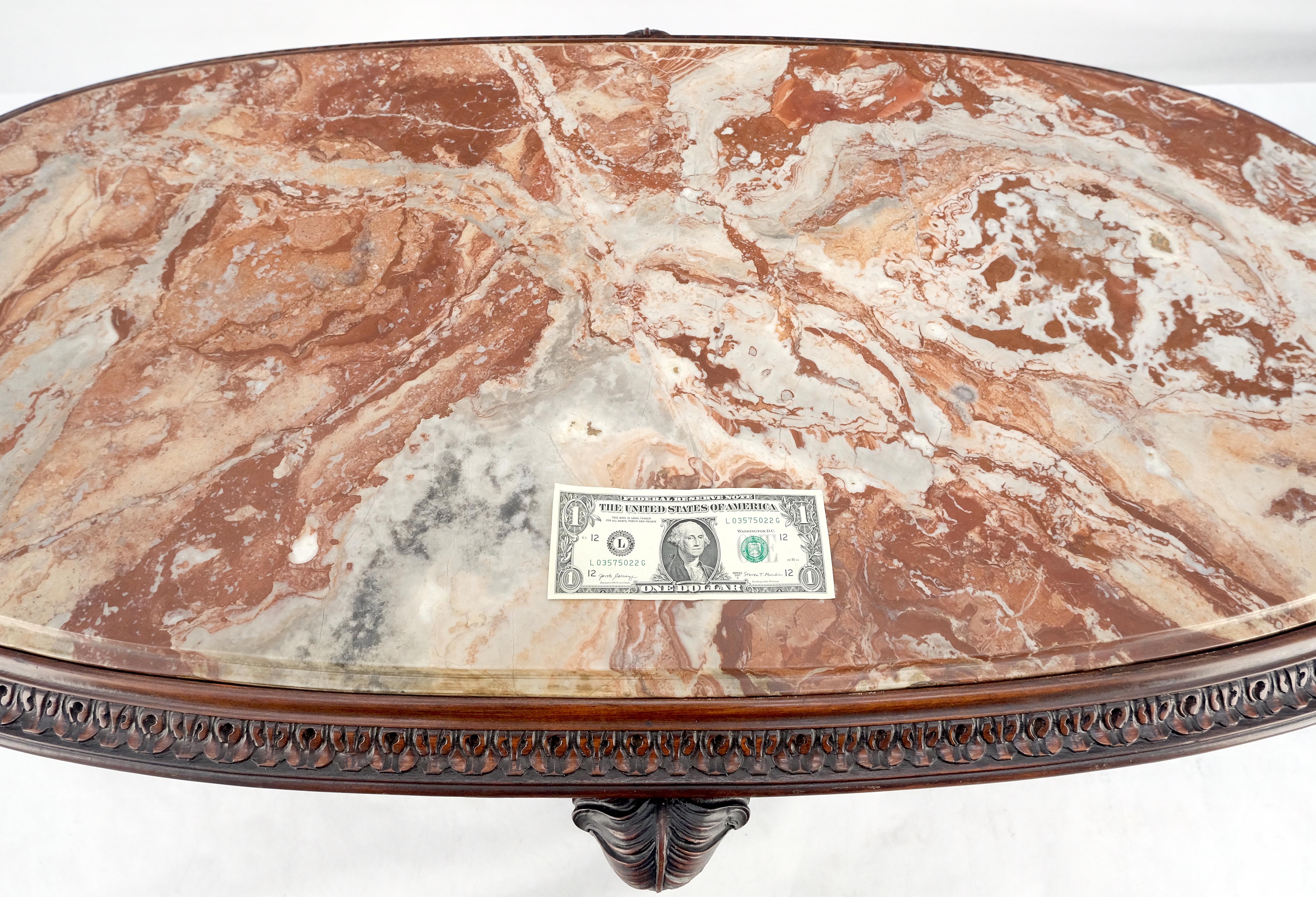 Feiner geschnitzter ovaler Couchtisch mit roter Marmorplatte im Regency-Revival-Stil, MINT im Zustand „Hervorragend“ in Rockaway, NJ
