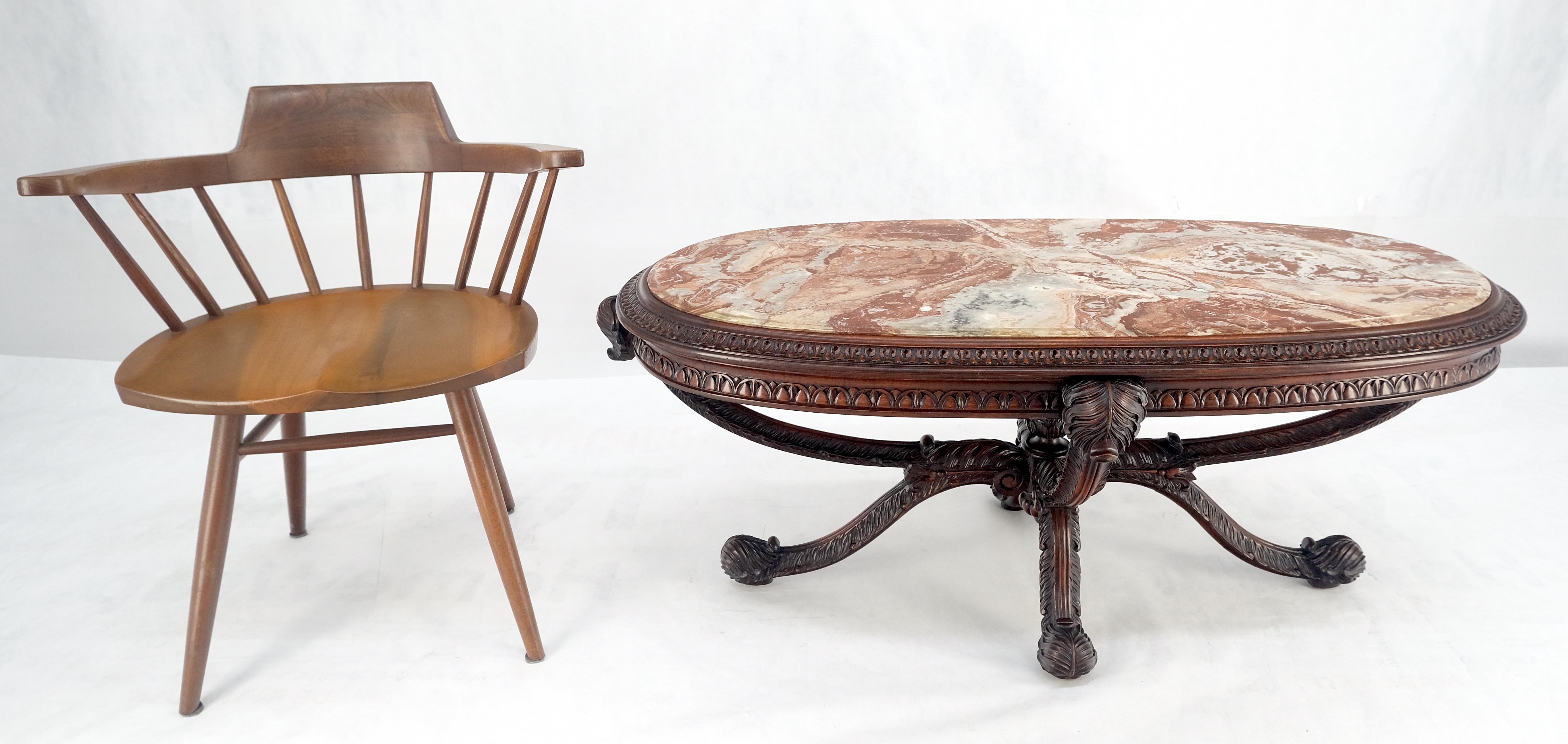Feiner geschnitzter ovaler Couchtisch mit roter Marmorplatte im Regency-Revival-Stil, MINT 2
