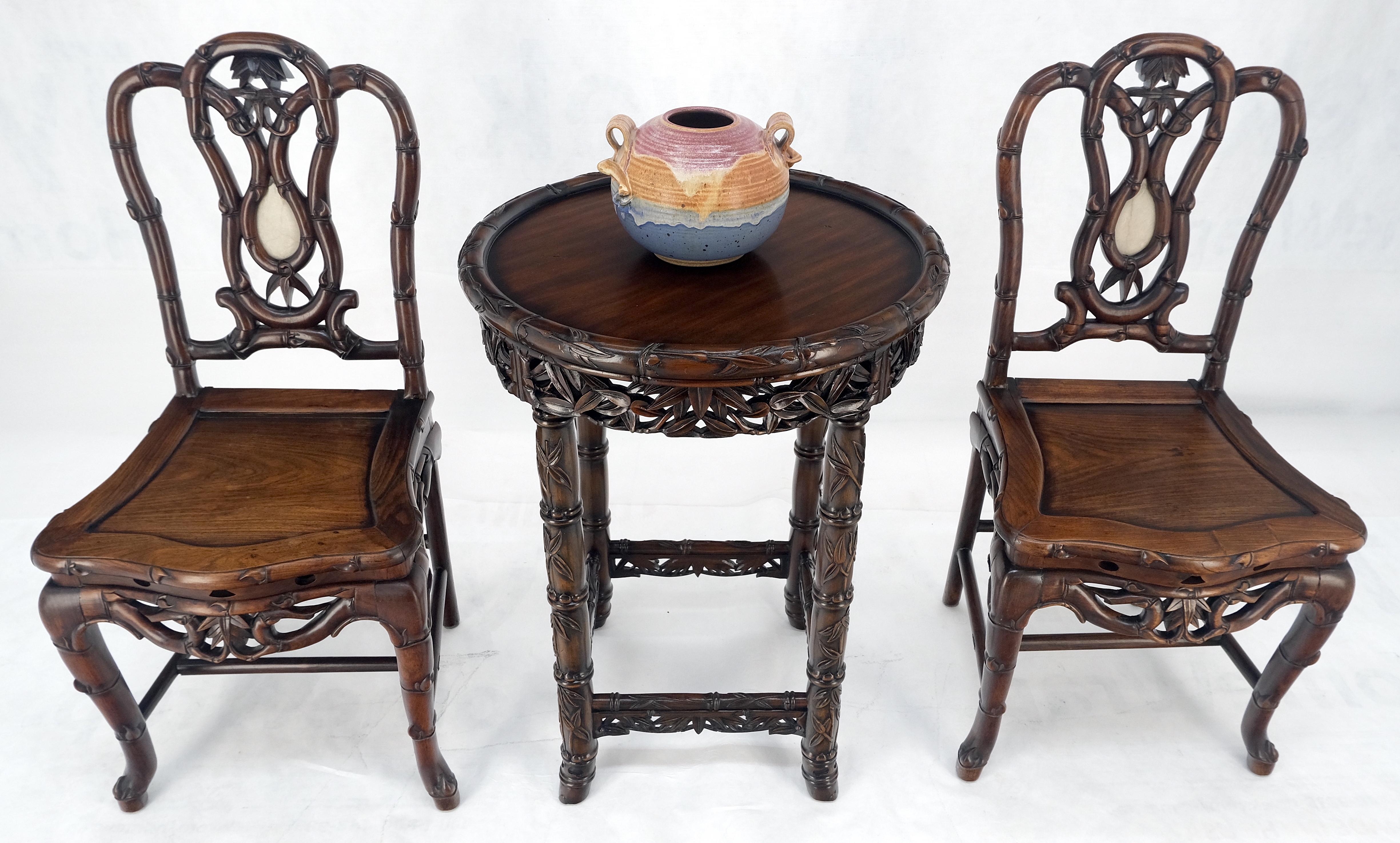 Très belle table de lampe en palissandre massif sculpté, ensemble de deux chaises en faux bambou MINT ! en vente 8