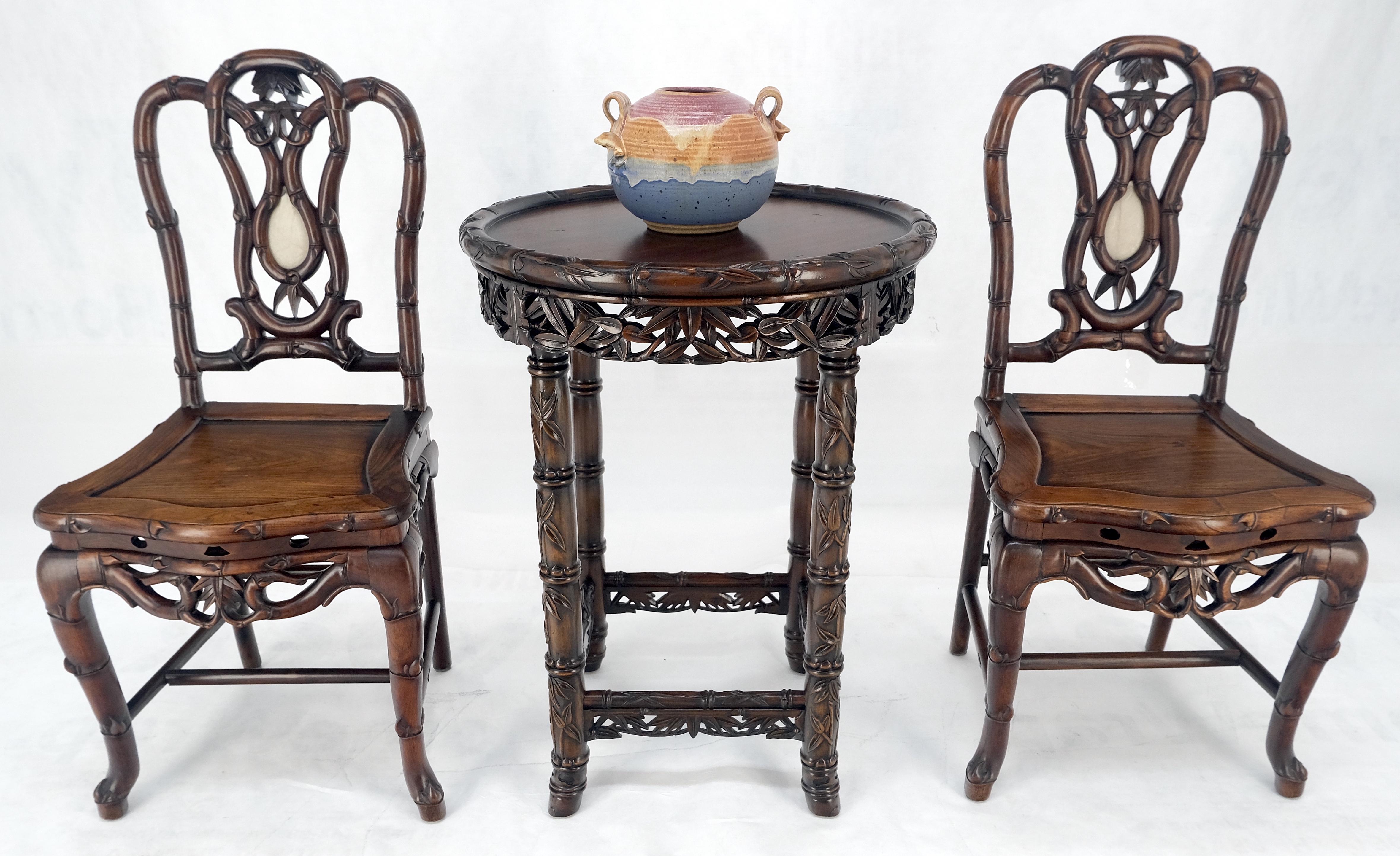 Très belle table de lampe en palissandre massif sculpté, ensemble de deux chaises en faux bambou MINT ! en vente 9