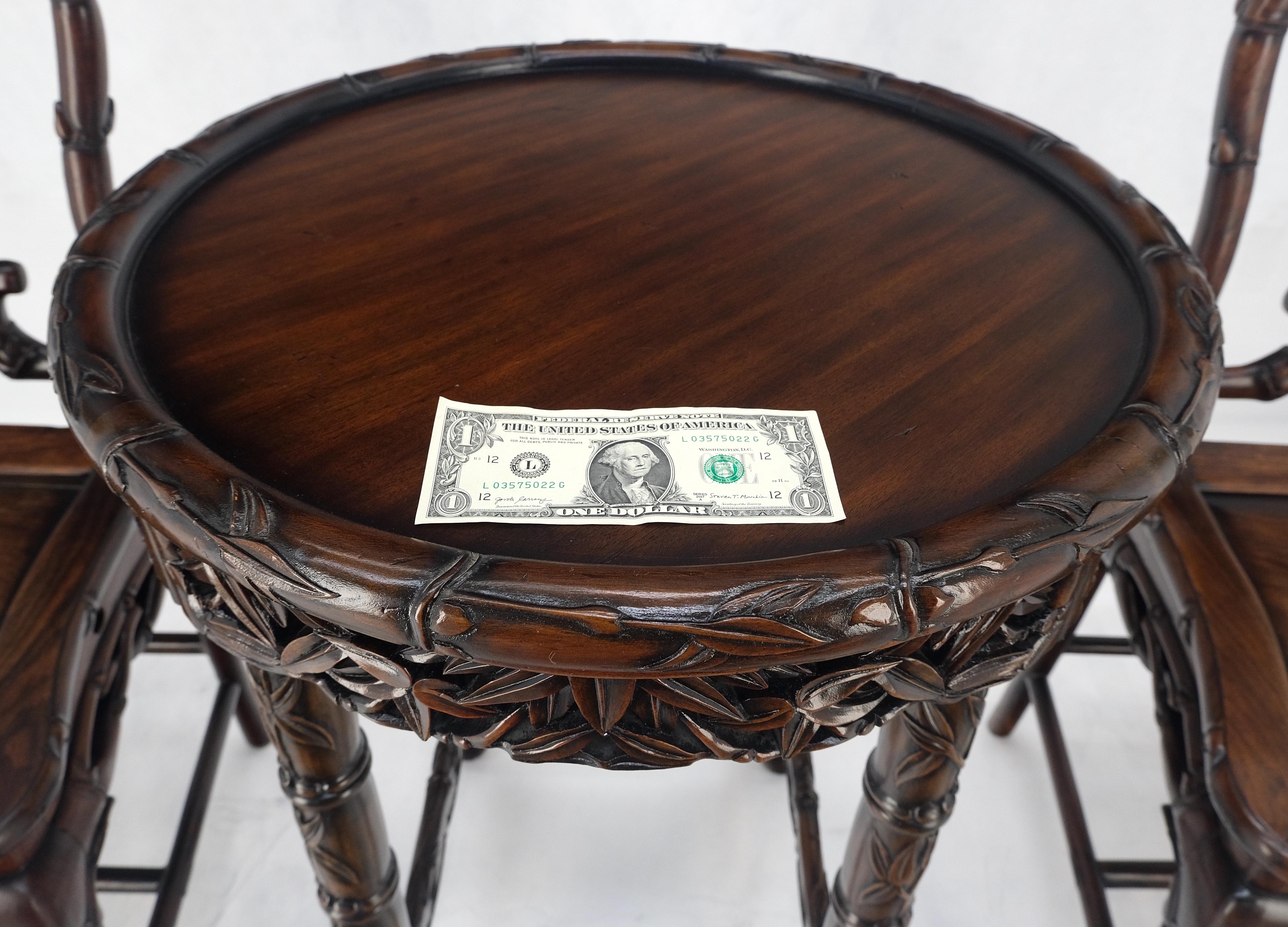 Très belle table de lampe en palissandre massif sculpté, ensemble de deux chaises en faux bambou MINT ! en vente 10