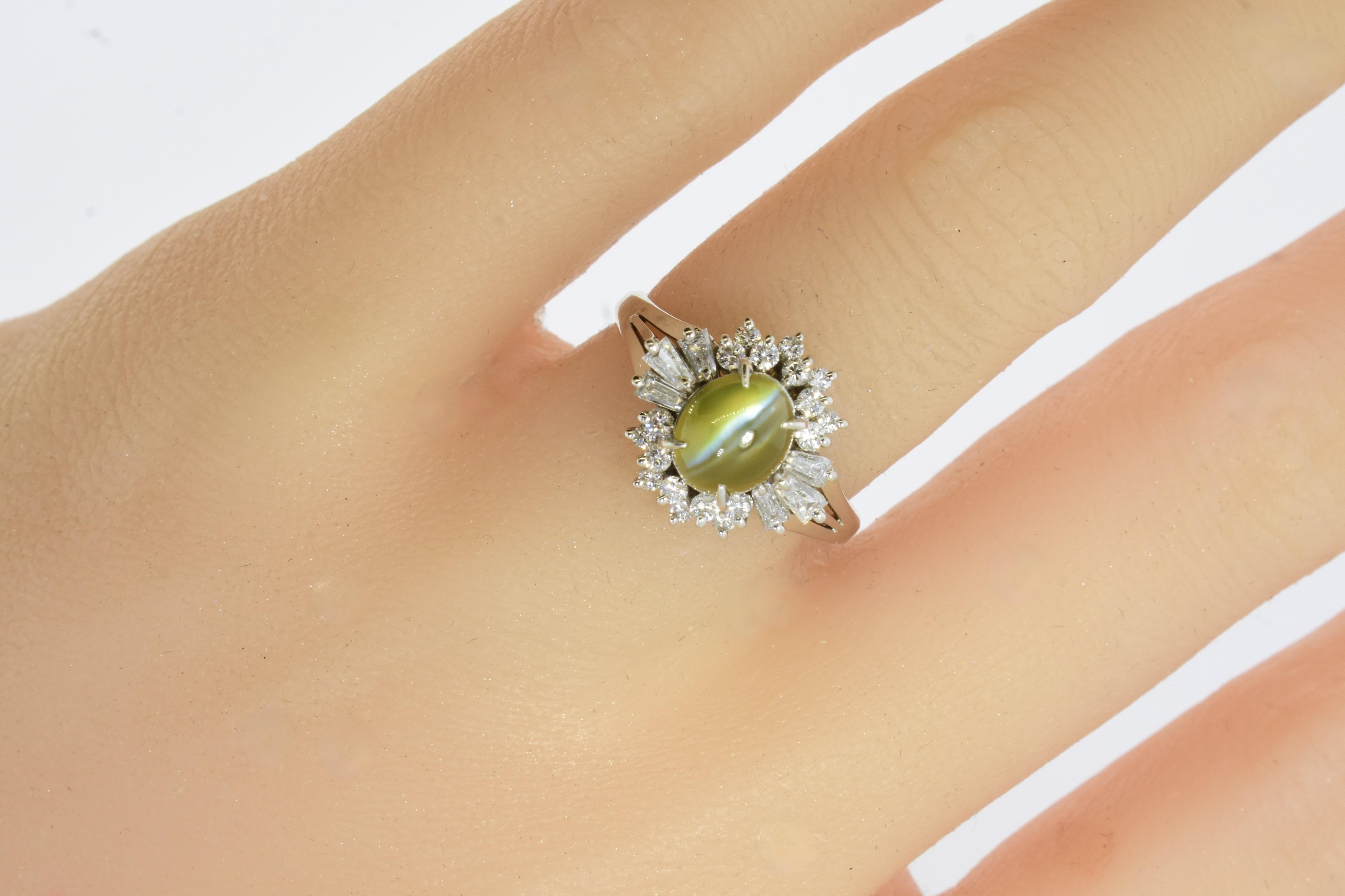 Very Fine Intense color Cat's Eye Chrysoberyl & White Diamond Platinum Ring. In Excellent Condition For Sale In Aspen, CO