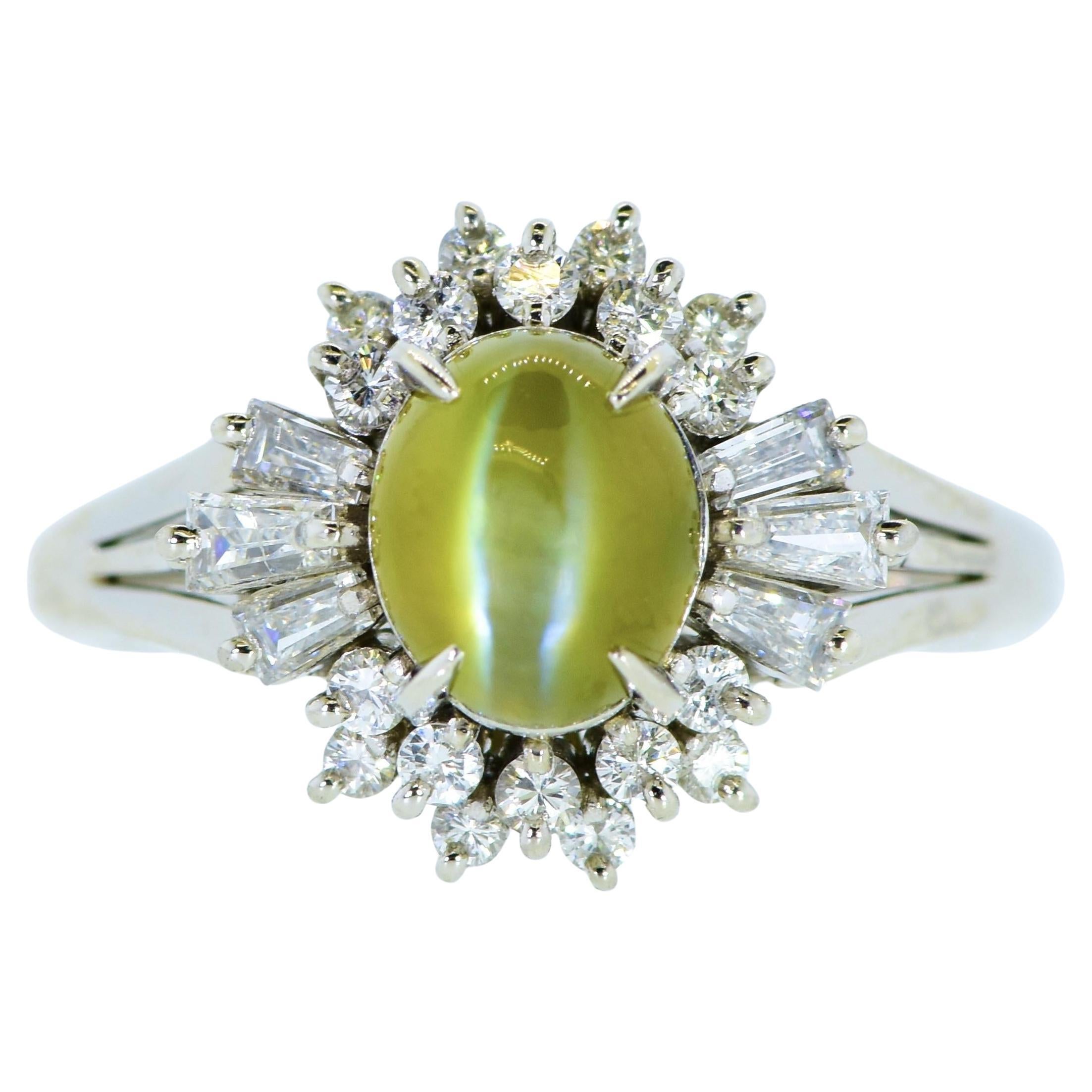 Very Fine Intense color Cat's Eye Chrysoberyl & White Diamond Platinum Ring. For Sale 1