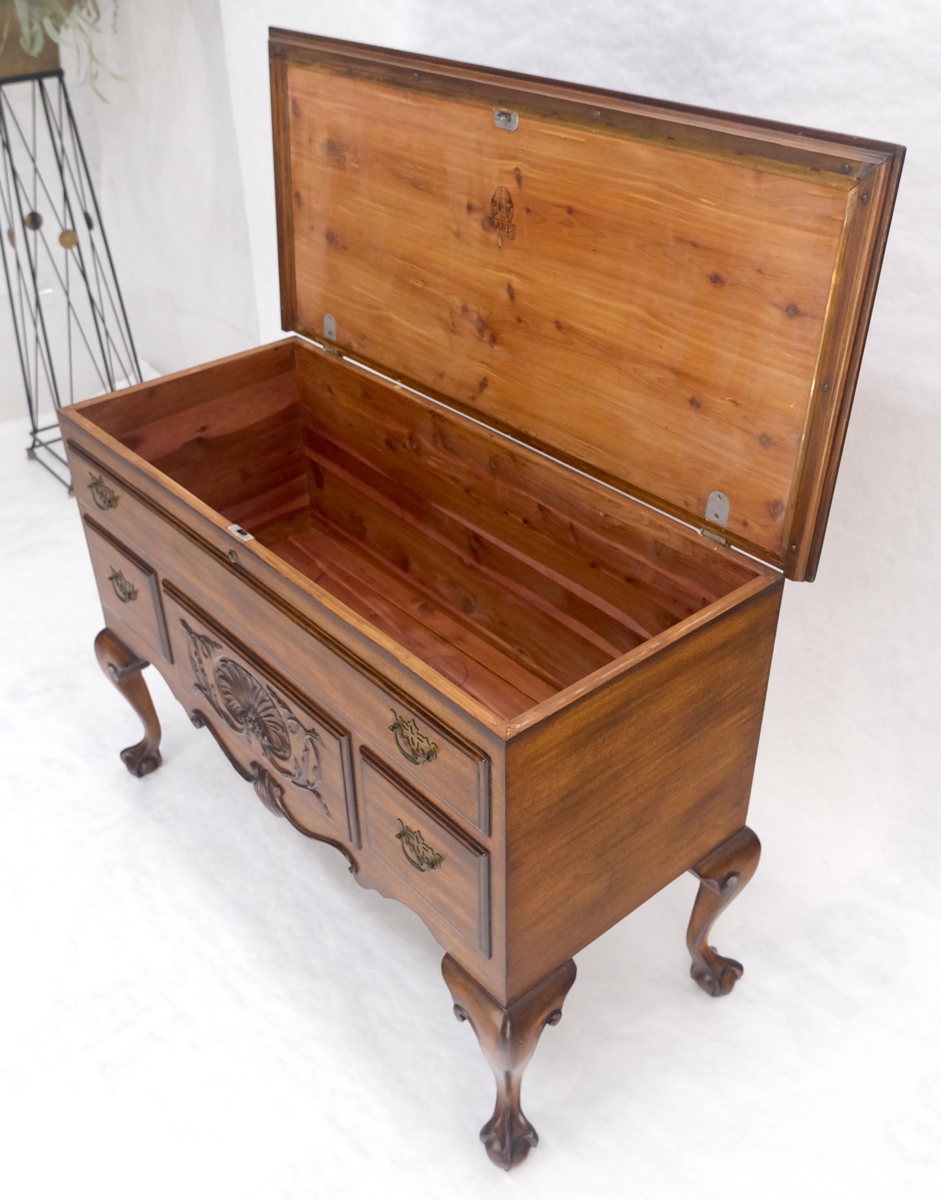 Cassapanca Hope in cedro molto fine con piedi Ball and Claw Chippendale MINT in vendita 5