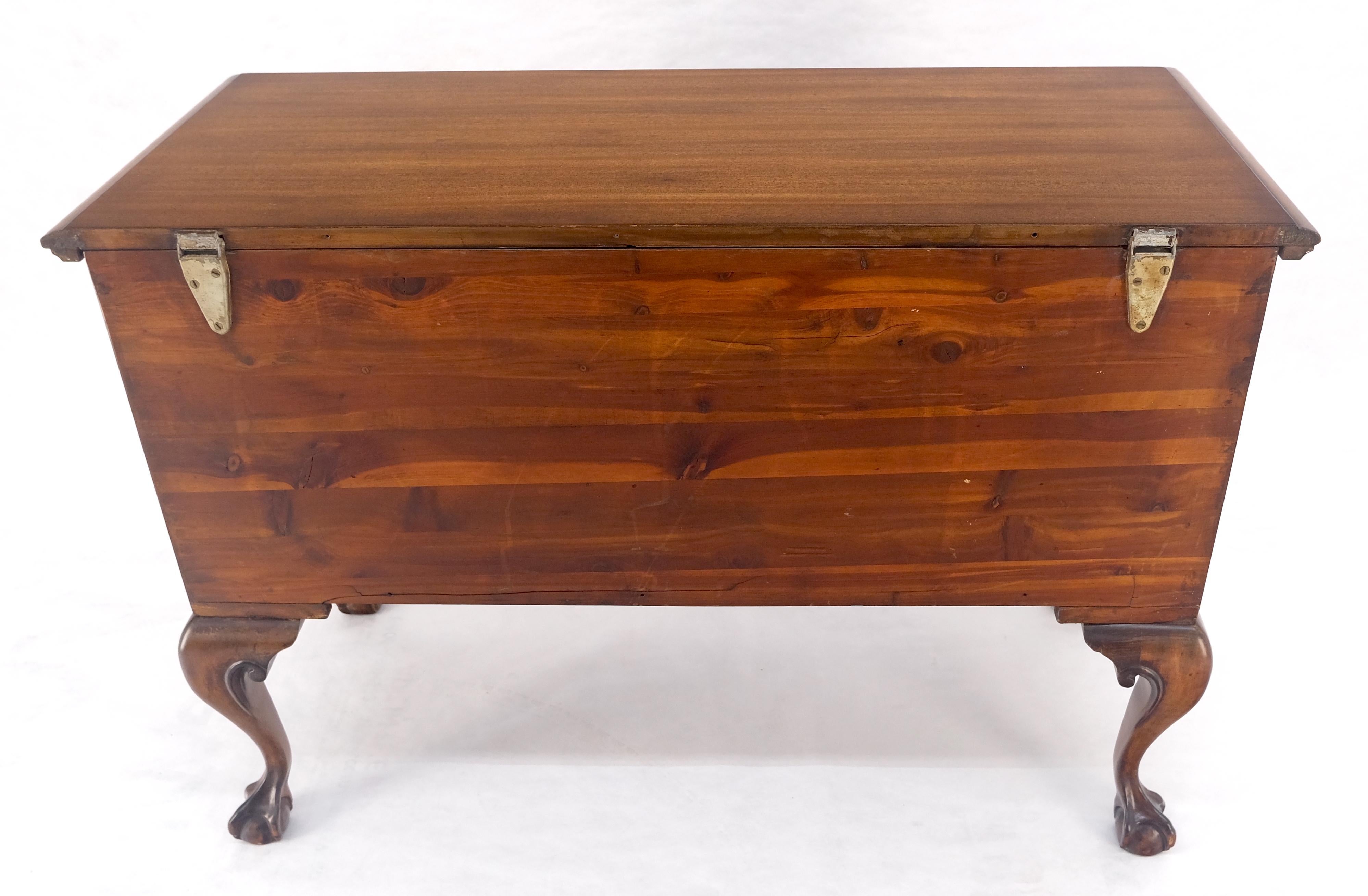 Cassapanca Hope in cedro molto fine con piedi Ball and Claw Chippendale MINT in vendita 11