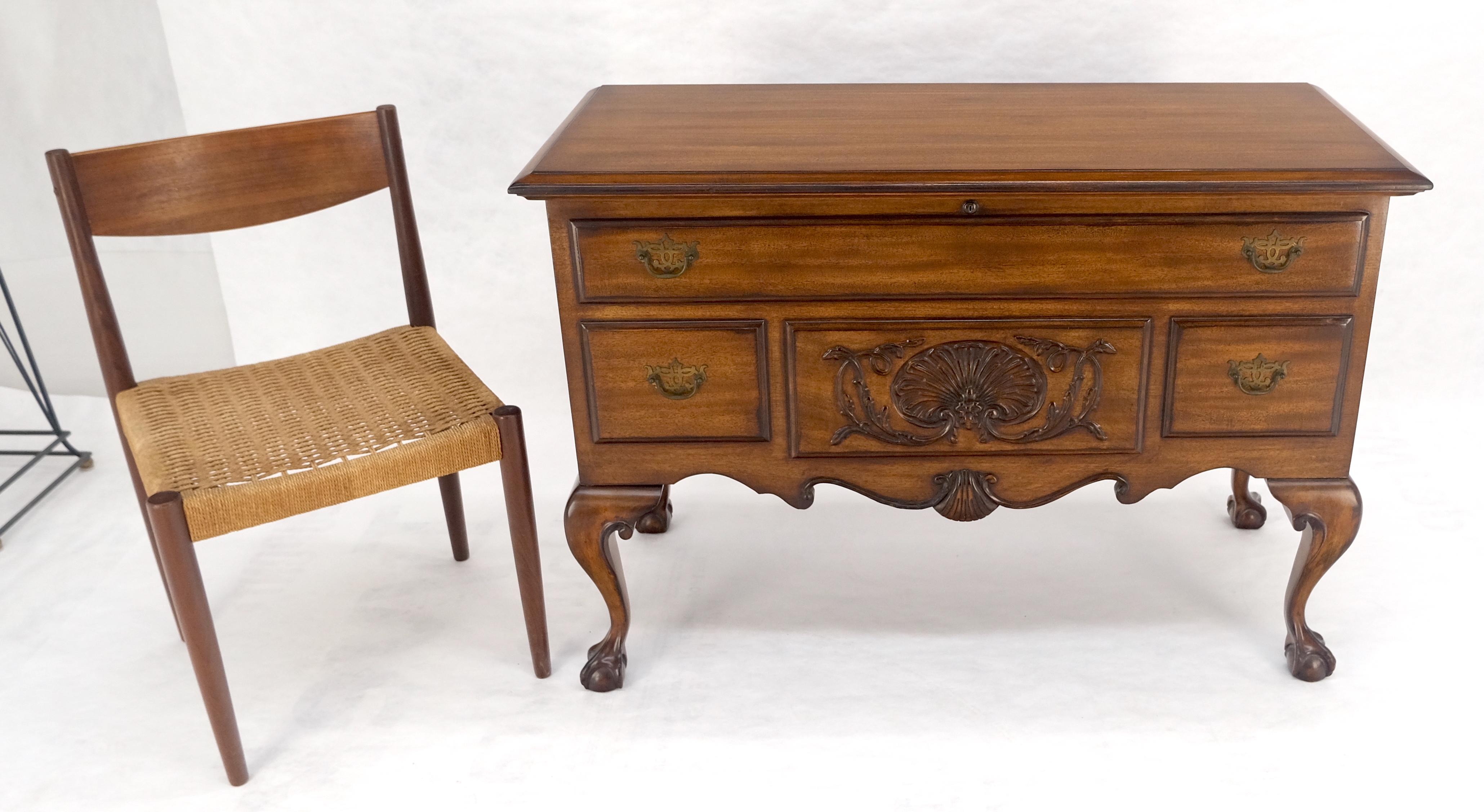 Mogano Cassapanca Hope in cedro molto fine con piedi Ball and Claw Chippendale MINT in vendita